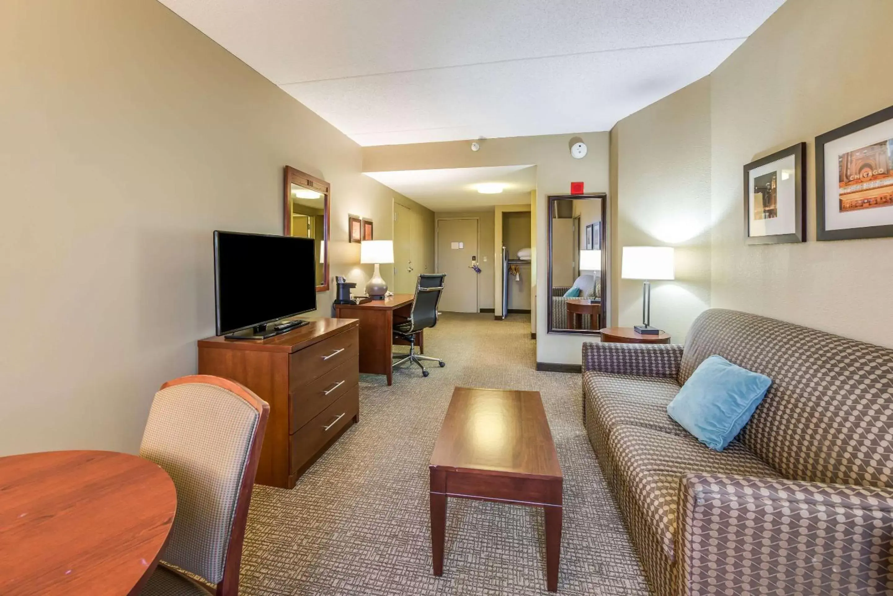 Photo of the whole room in Comfort Suites Chicago O'Hare Airport