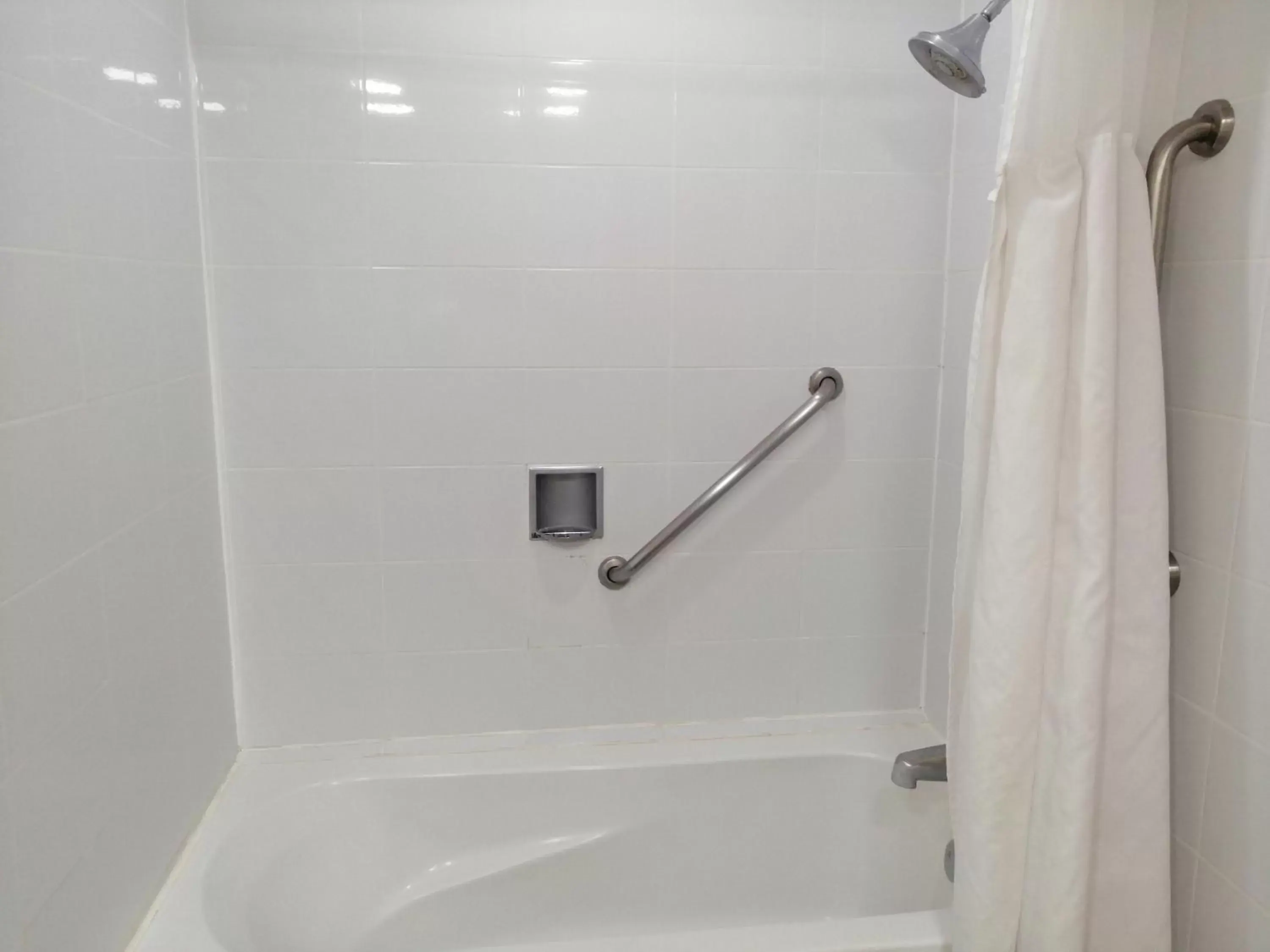 Shower, Bathroom in Holiday Inn Express Mexico Reforma, an IHG Hotel