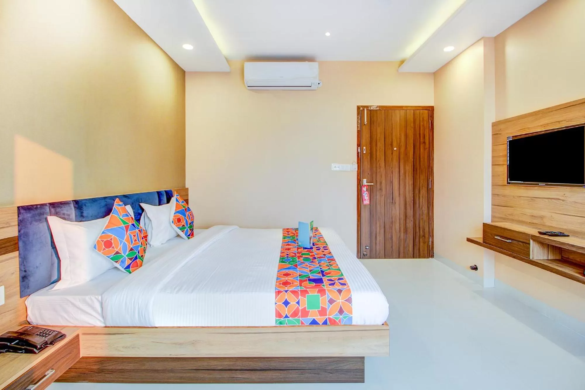 Bedroom, Bed in FabHotel 7th Crossing Malviya Nagar