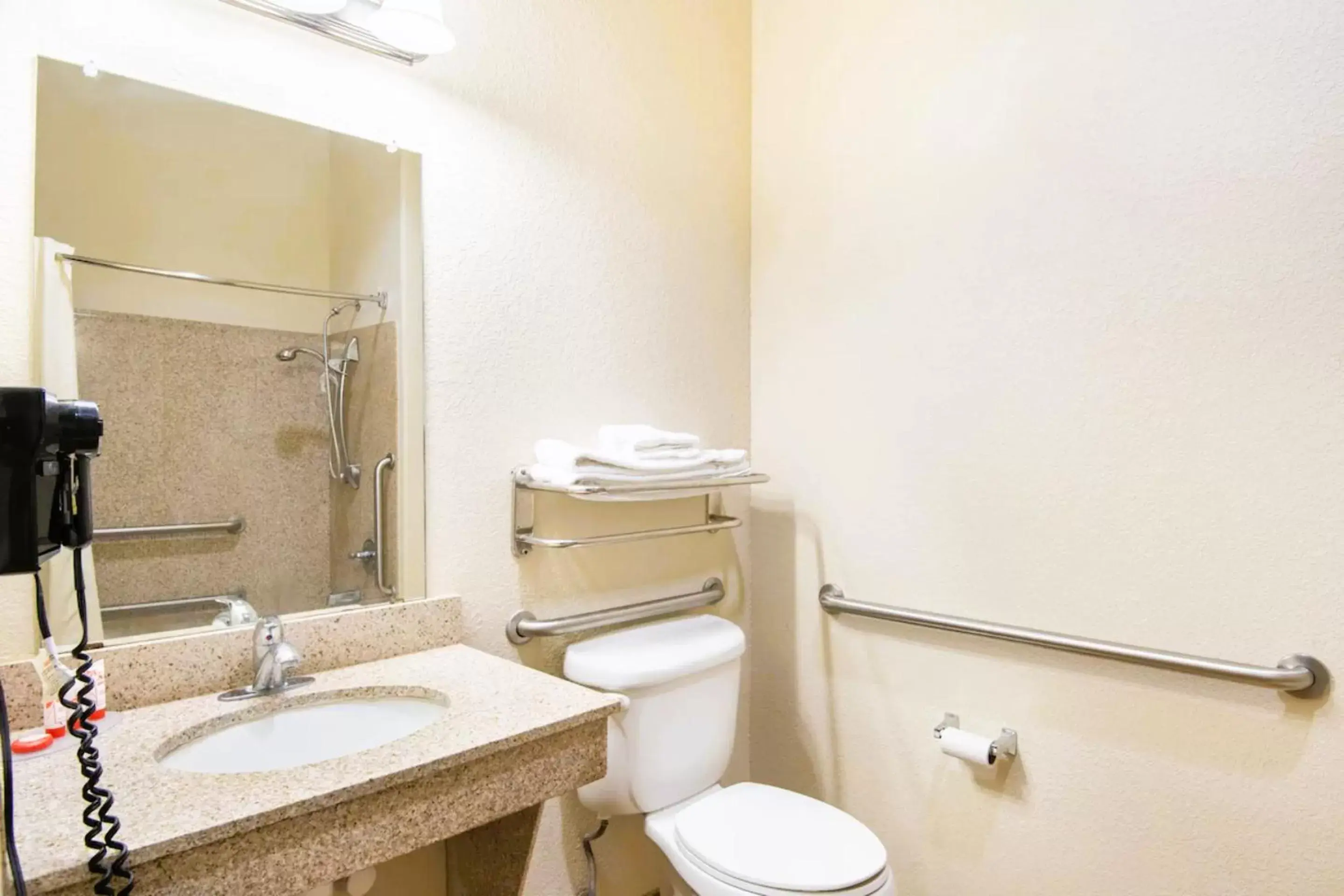 Bathroom in OYO Townhouse Clute Lake Jackson