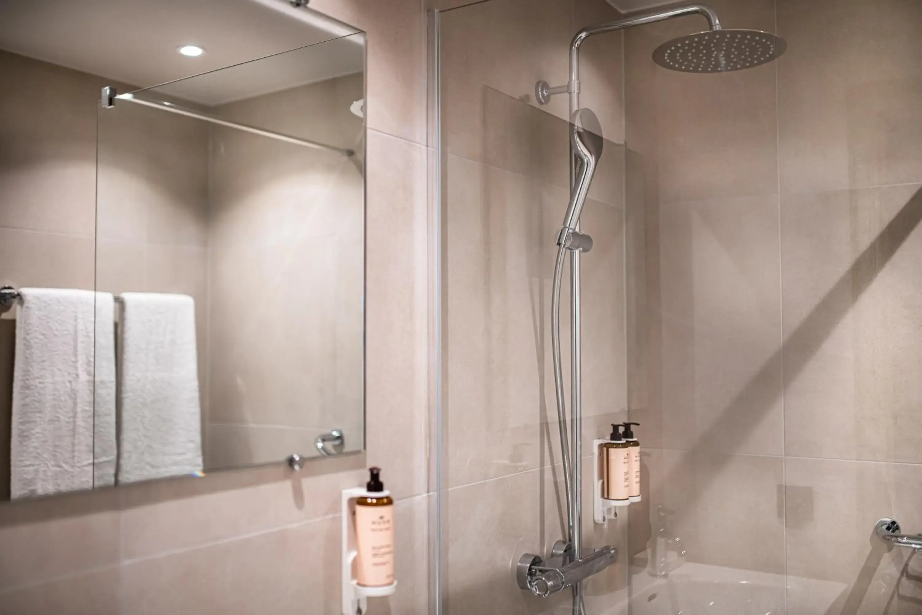 Shower, Bathroom in Mercure Liege City Centre