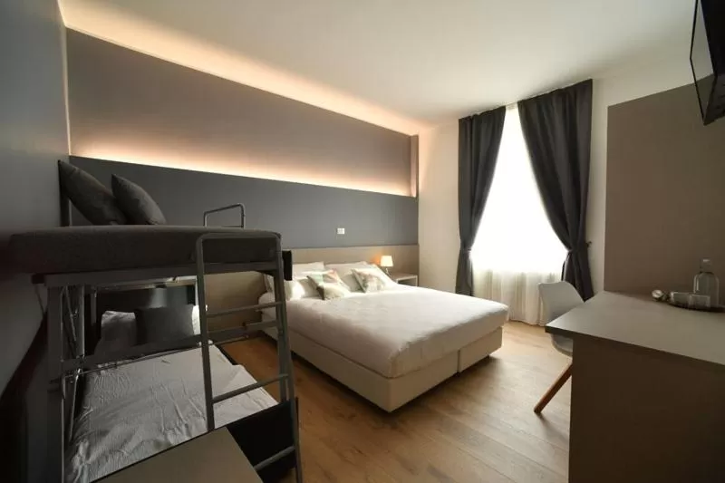 bunk bed, Bed in Lainez Rooms & Suites