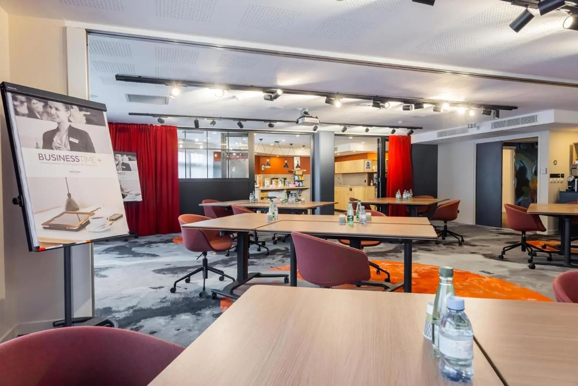 Meeting/conference room, Restaurant/Places to Eat in Mercure Paris Massy Gare TGV