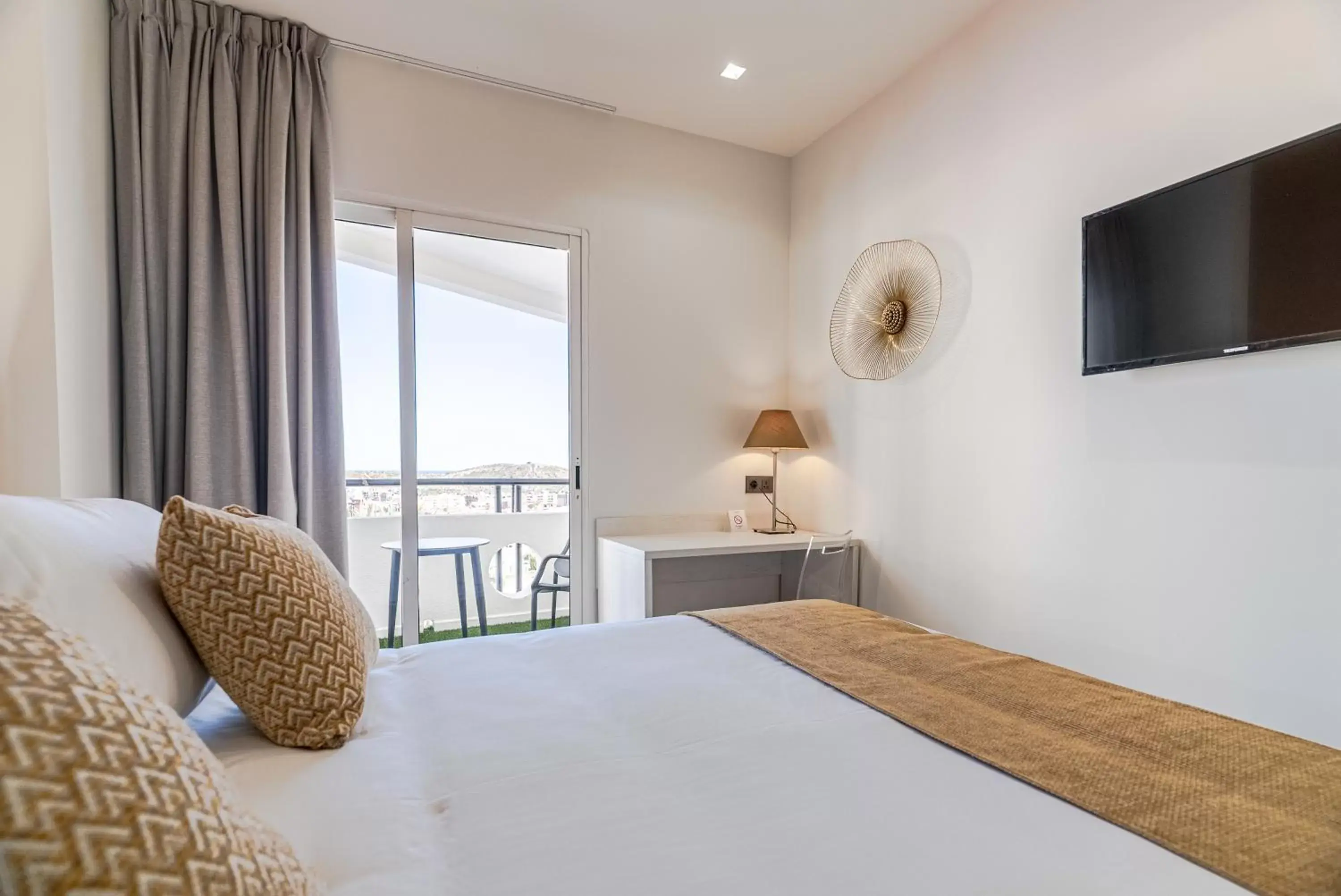 Double Bed, Deluxe Room, Sea View in Ramada Resort by Wyndham Puerto de Mazarron