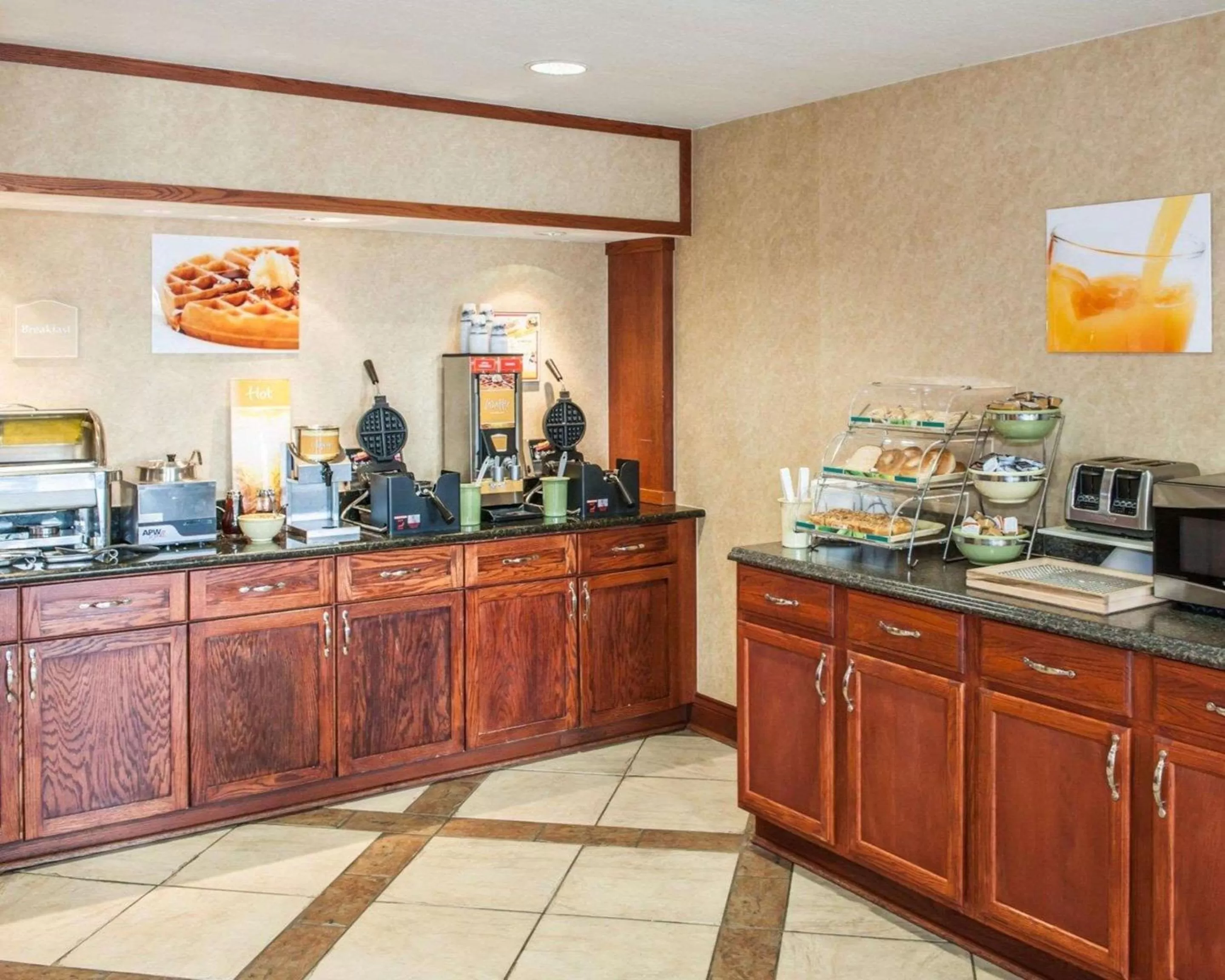Restaurant/places to eat in Quality Inn Castleton