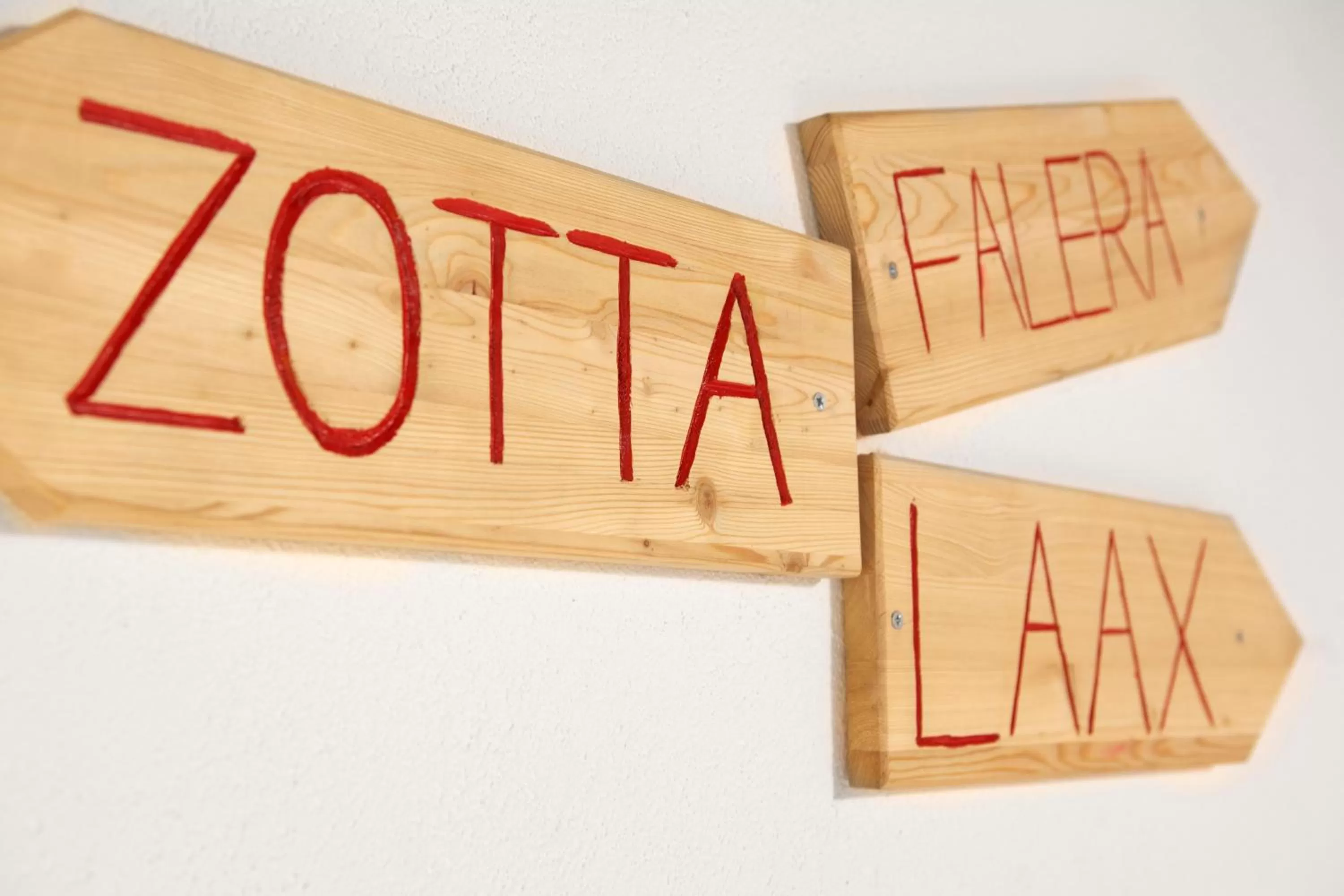 Decorative detail in Arena Lodge