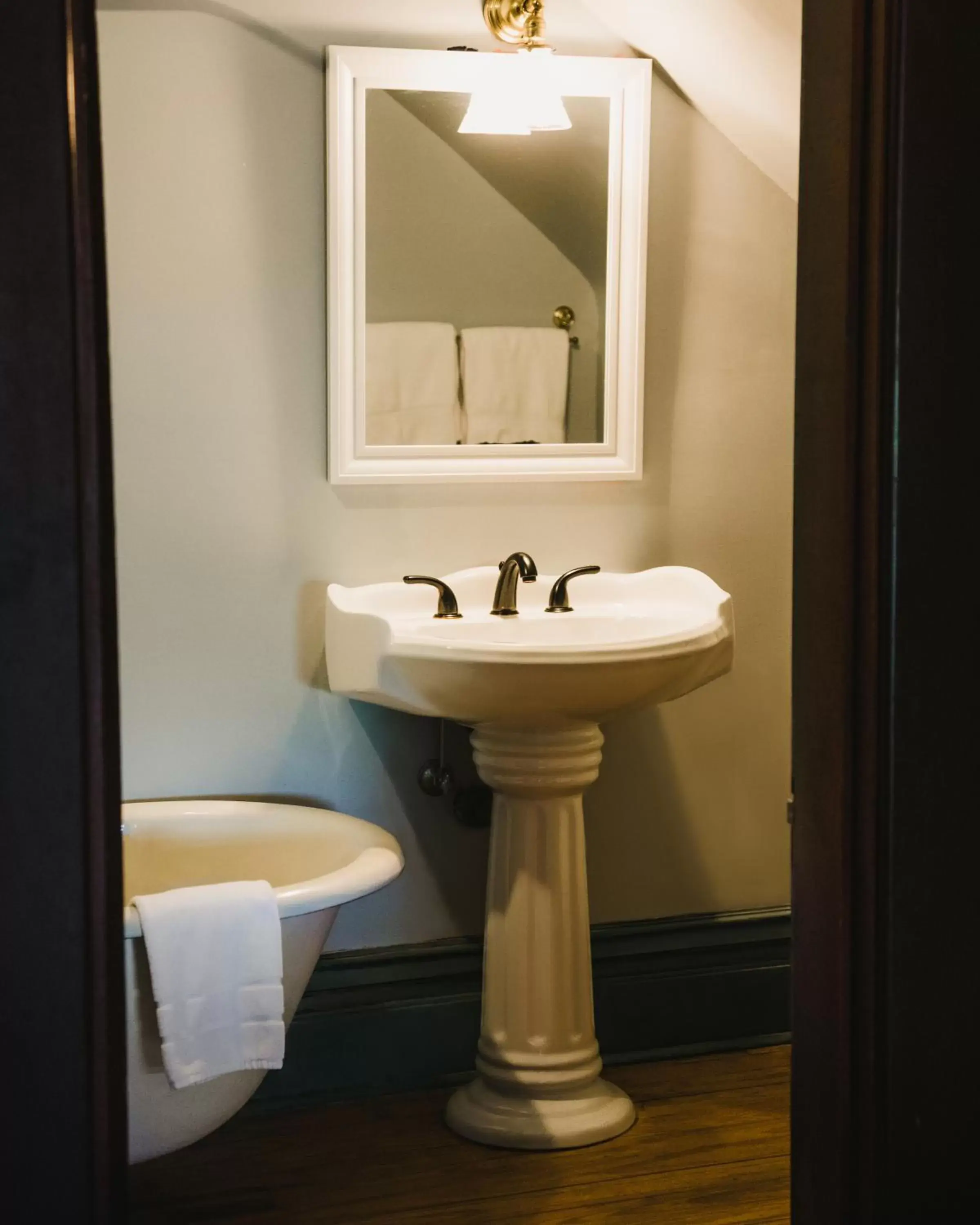 Bathroom in The Mansion at Elfindale