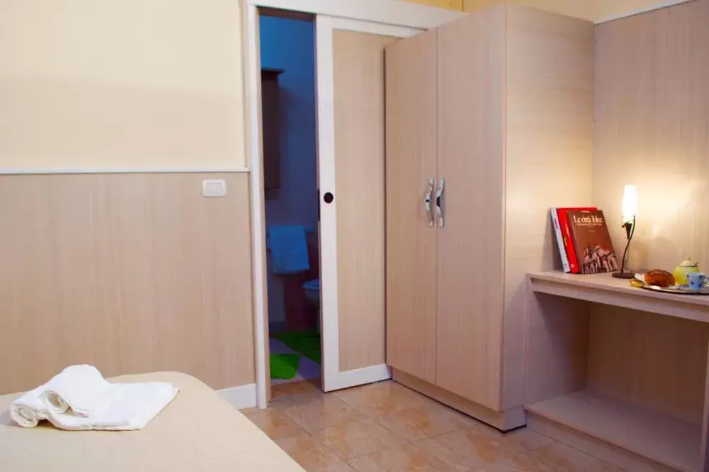 Bedroom, TV/Entertainment Center in Vacanze Cassibile