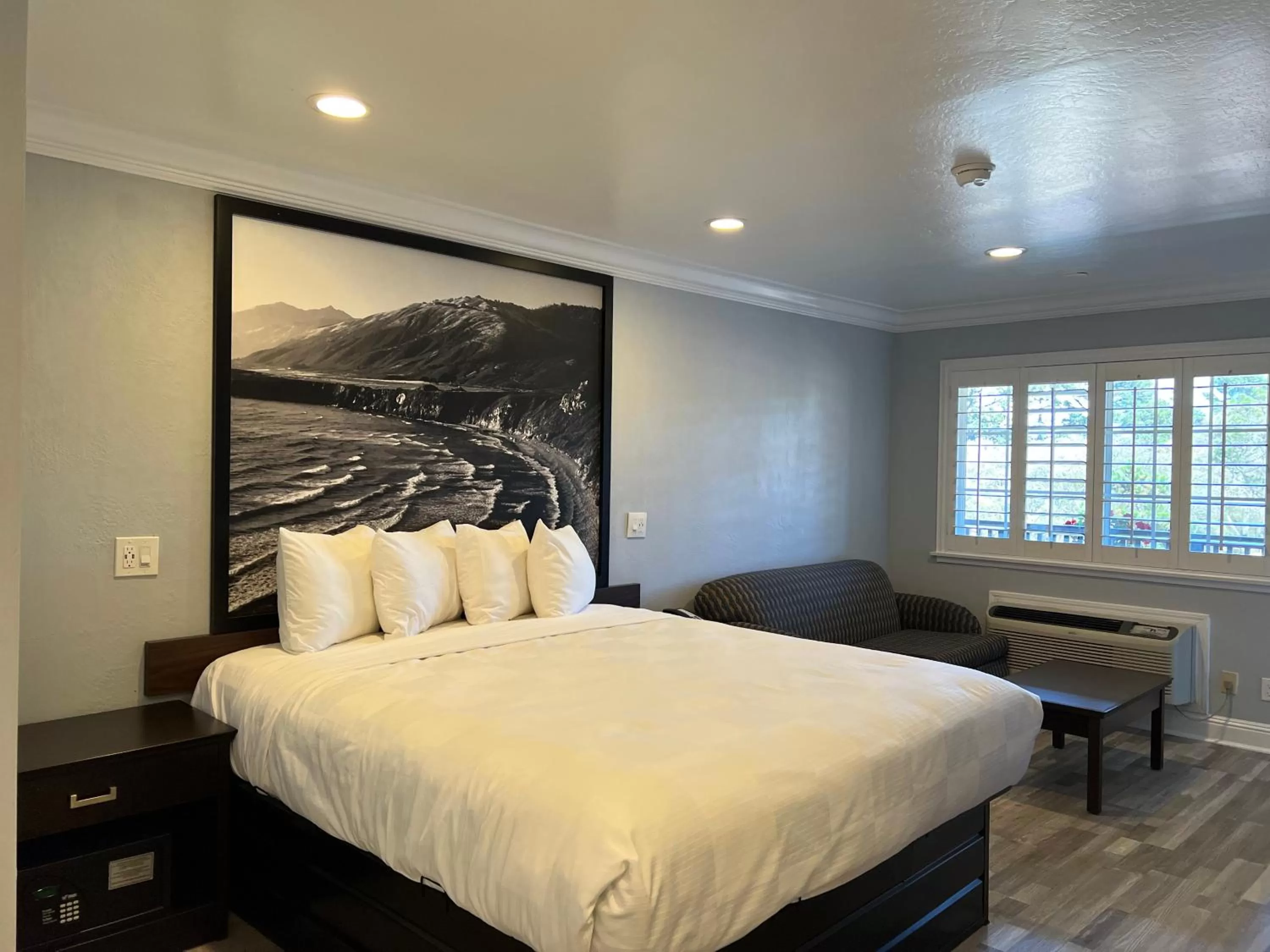 Bed in Aura Inn Monterey