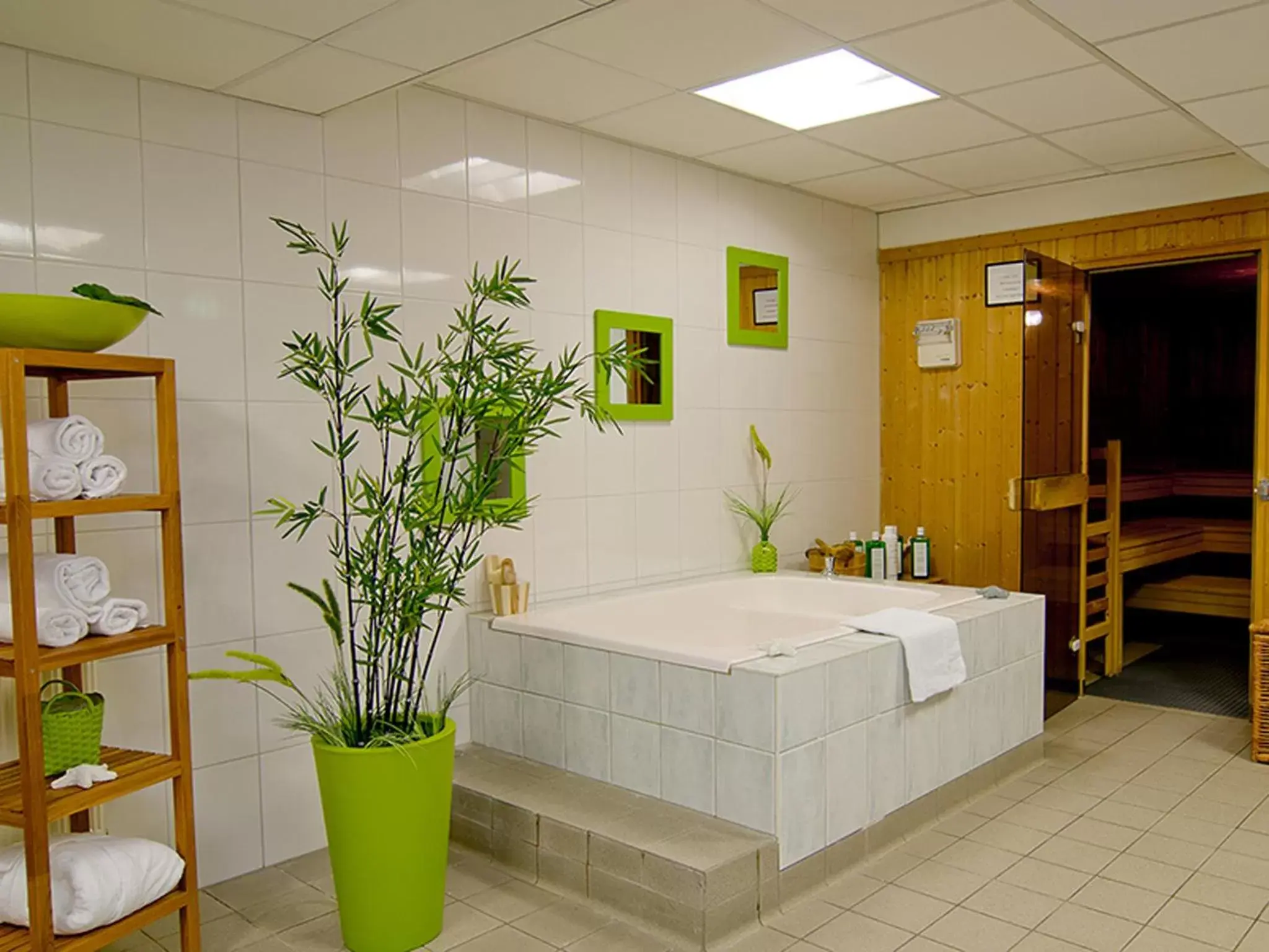 Spa and wellness centre/facilities, Bathroom in ACHAT Hotel Bochum Dortmund