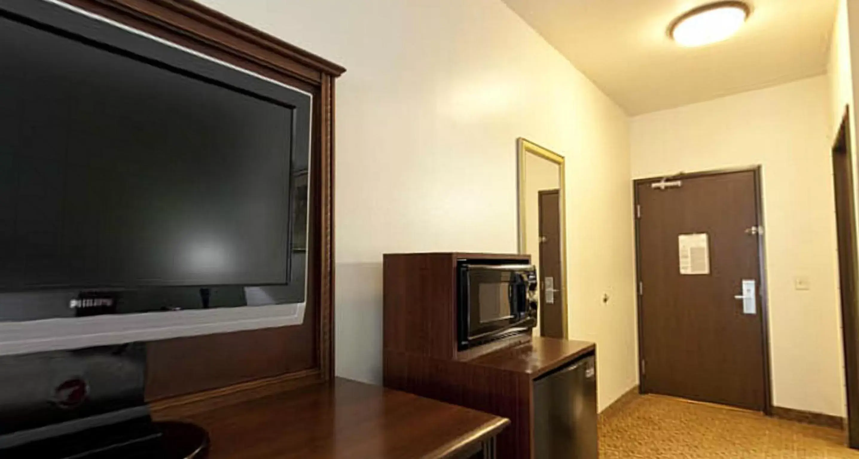 TV/Entertainment Center in Holiday Inn Express Hotel & Suites Cherry Hills, an IHG Hotel