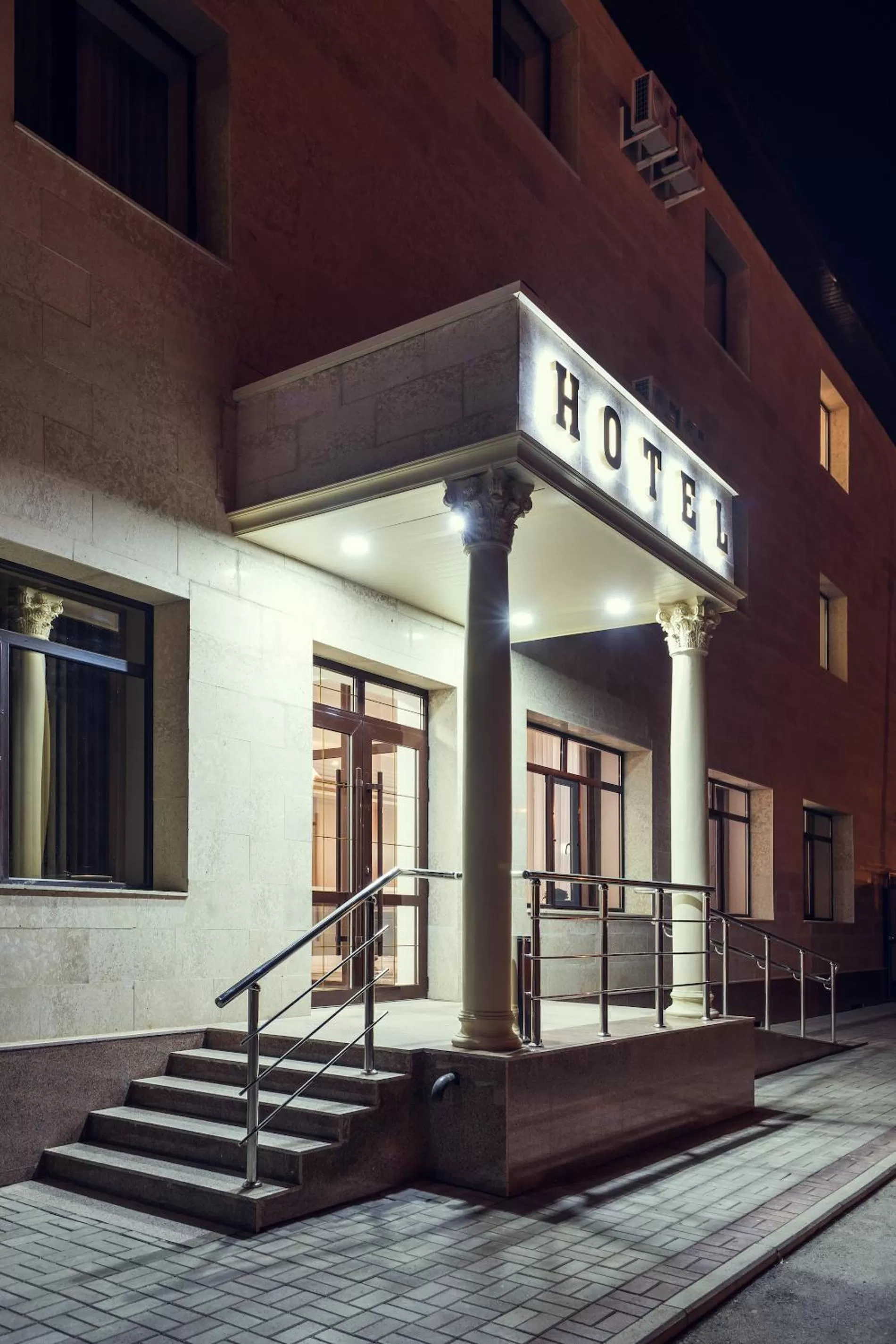 Property building in Come INN