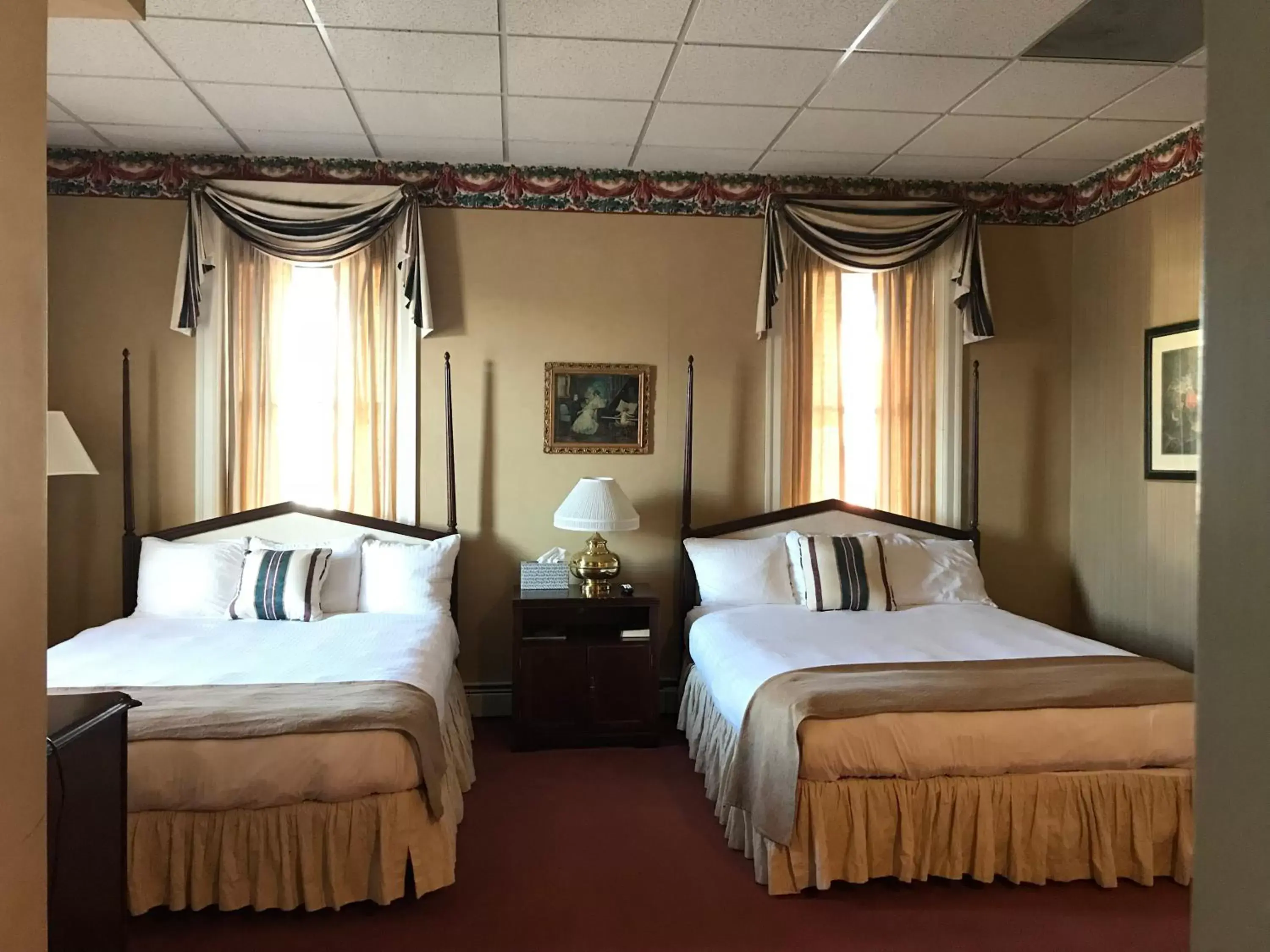 Bed in Waynebrook Inn