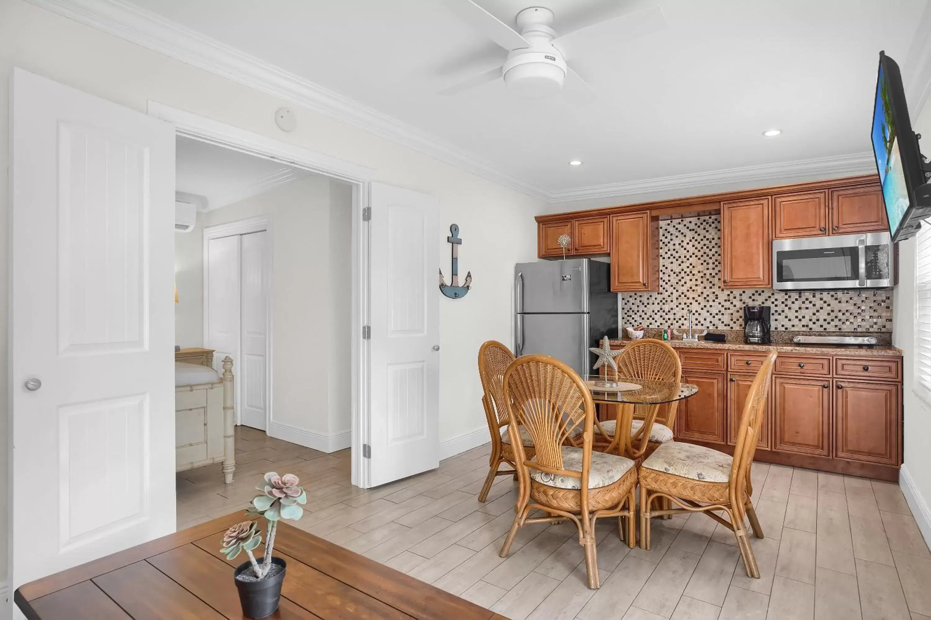 Kitchen or kitchenette, Kitchen/Kitchenette in Atlantic Bay Resort