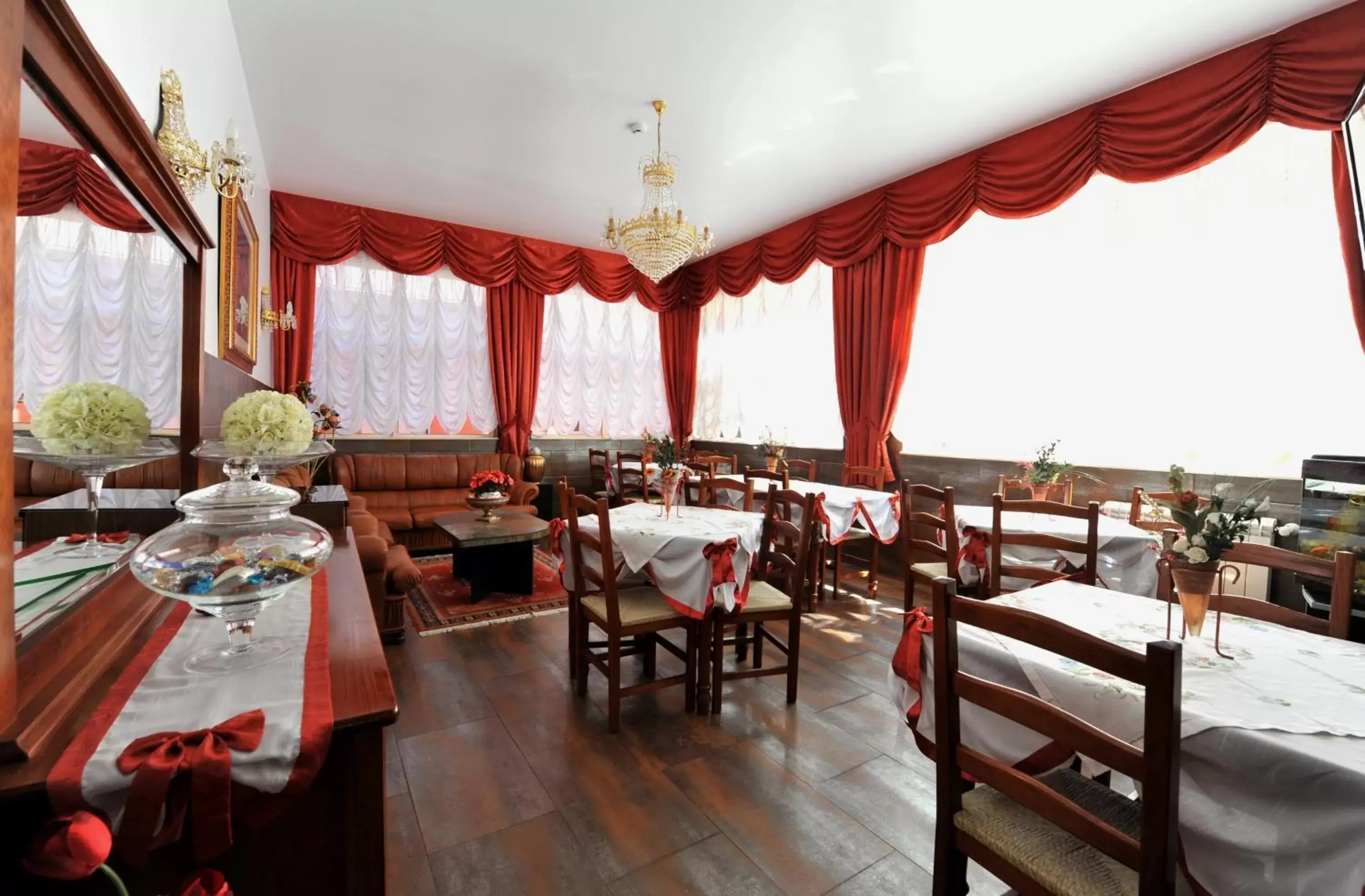 Restaurant/Places to Eat in Hotel Aviz