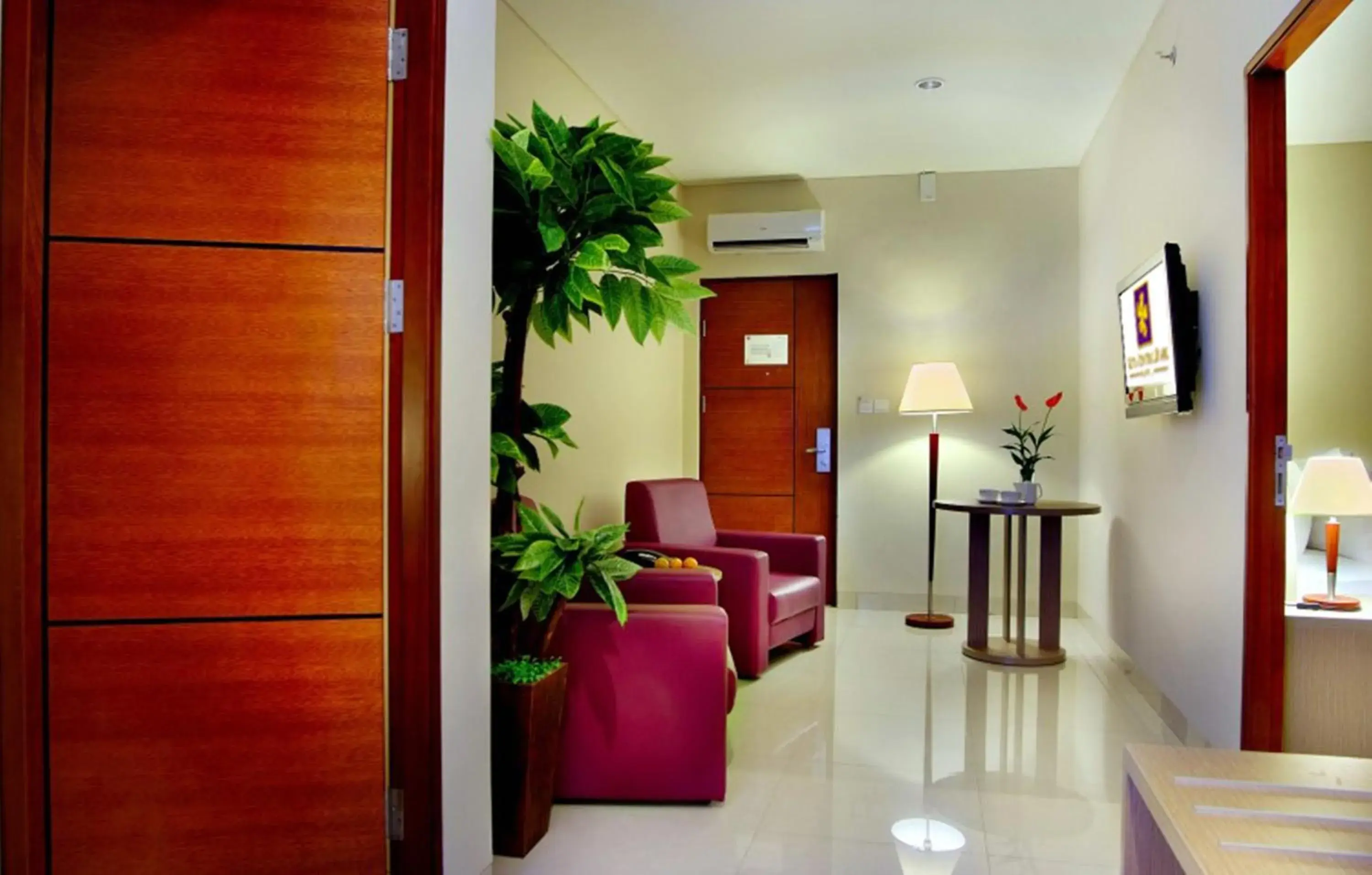 Seating area, Lobby/Reception in Kuta Central Park Hotel