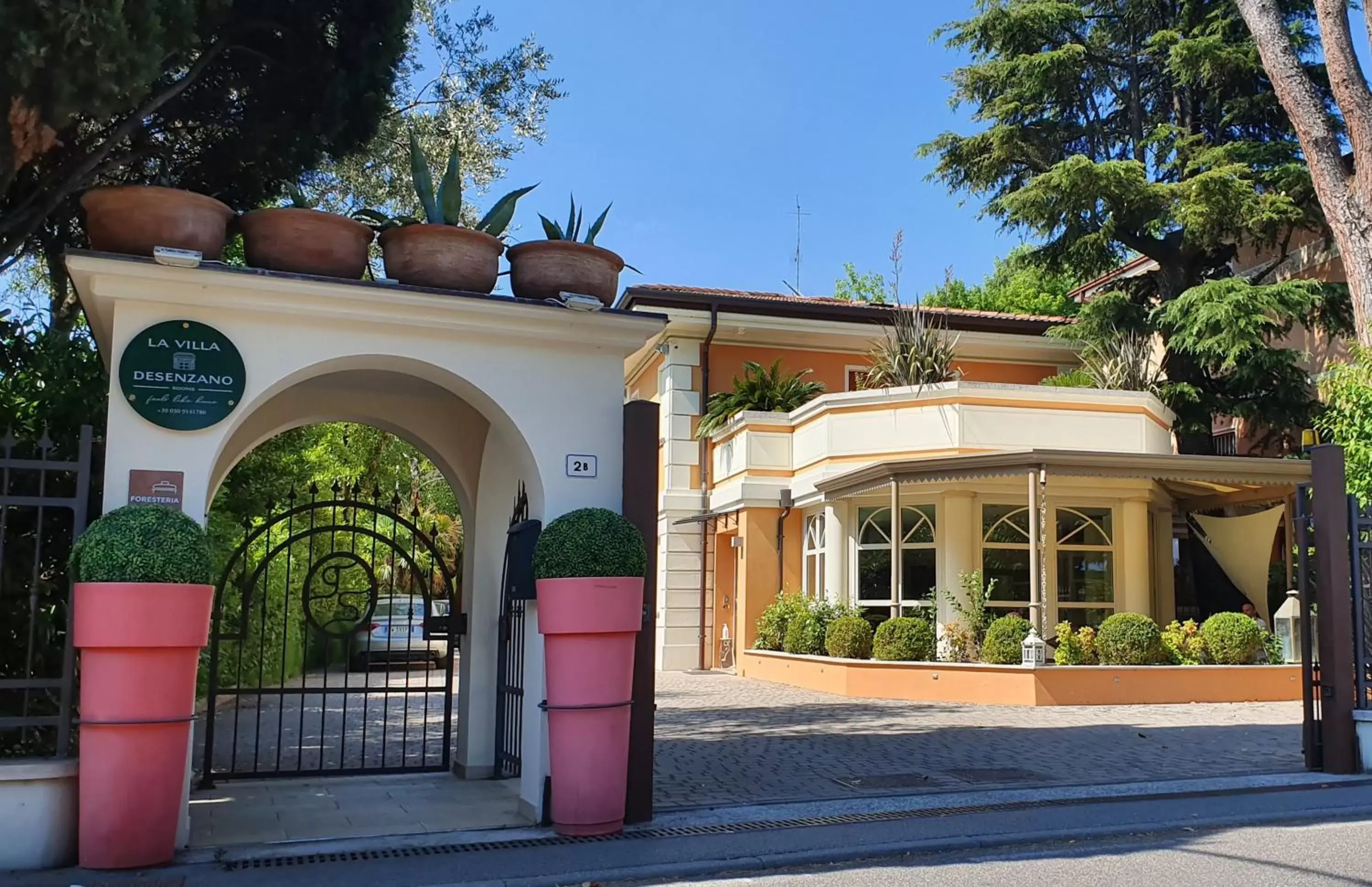 Facade/entrance in La Villa Desenzano