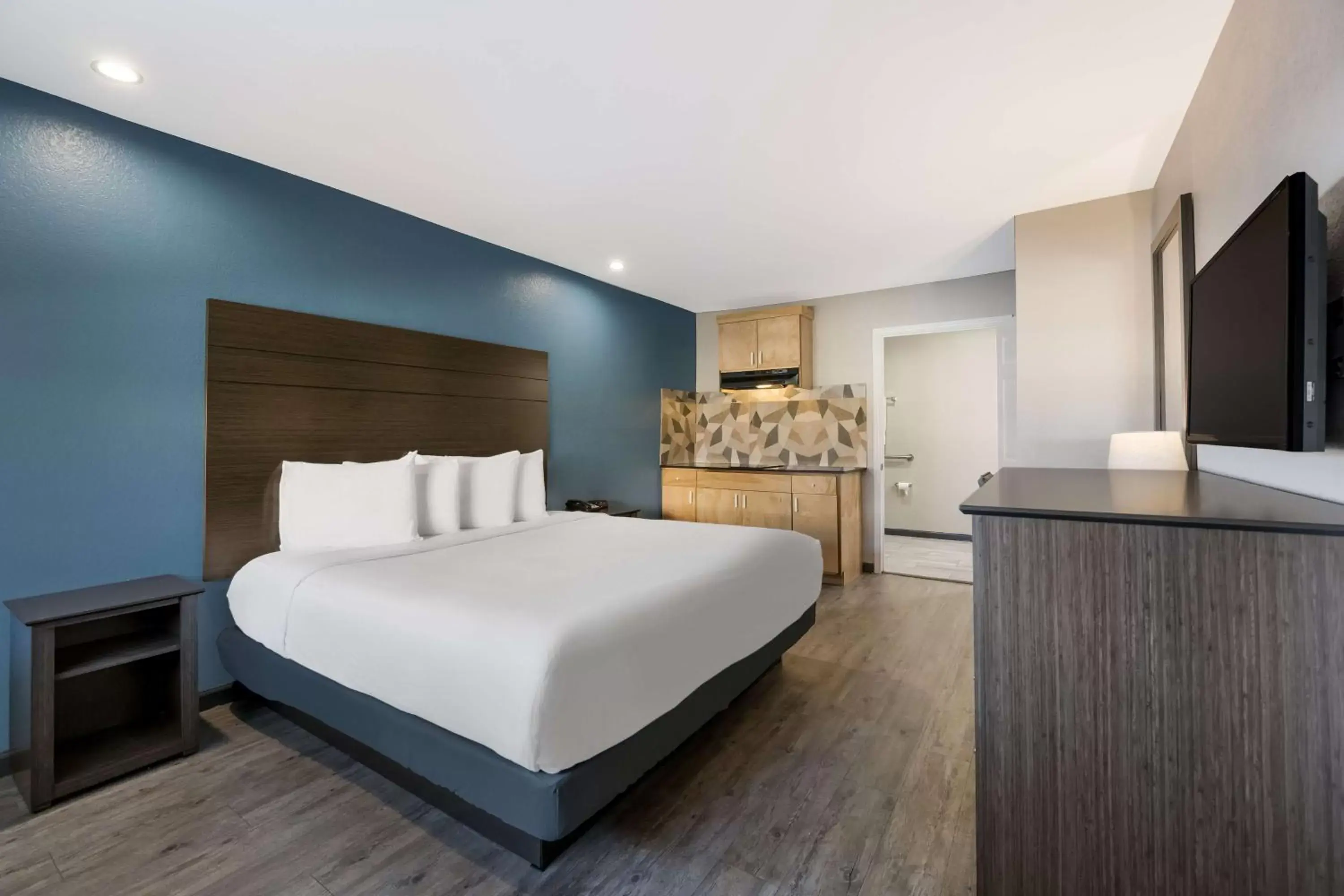 Bedroom, Bed in SureStay Hotel by Best Western Spring North Houston