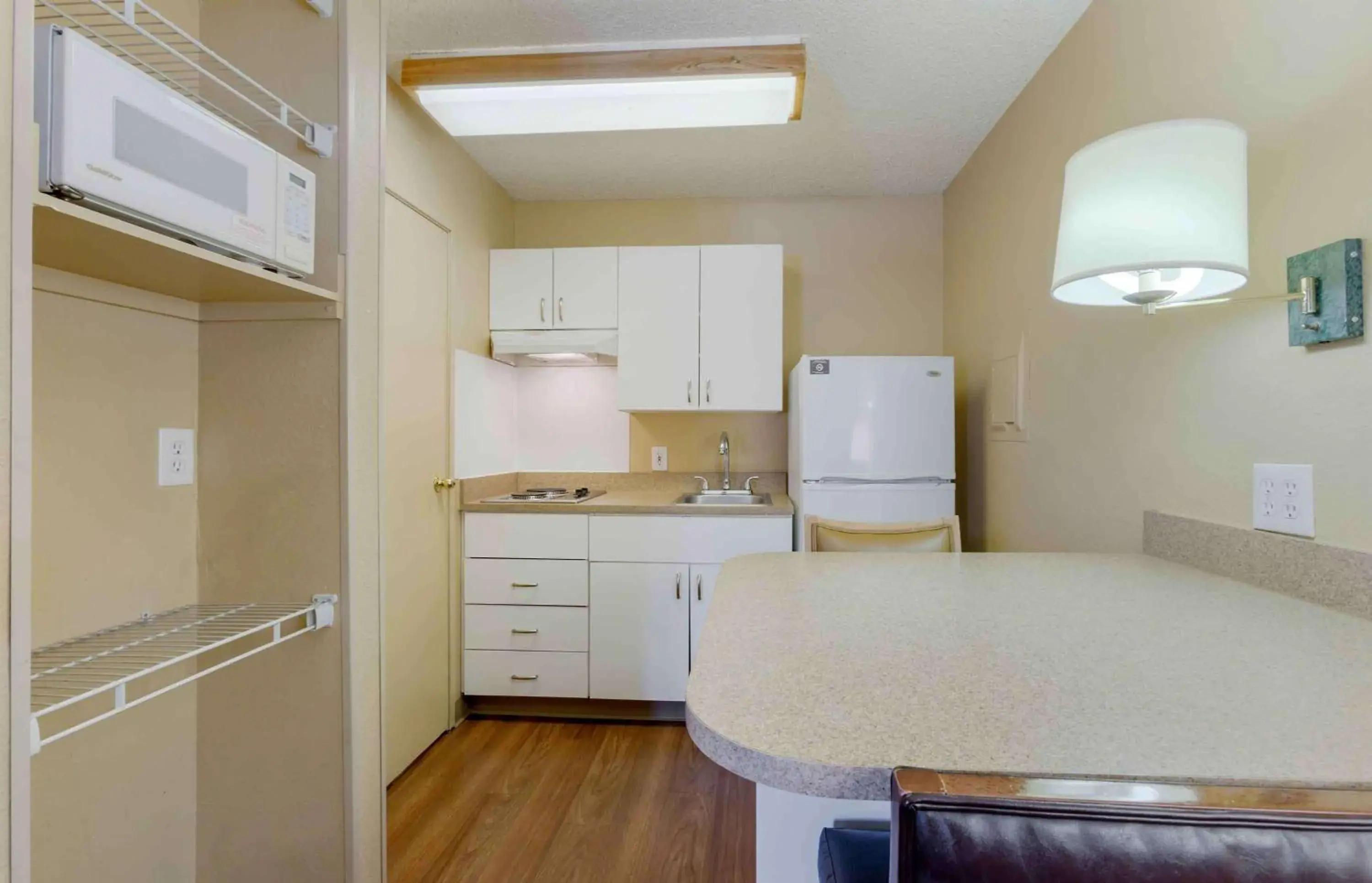 Bedroom, Kitchen/Kitchenette in Extended Stay America Suites - Phoenix - Scottsdale - Old Town