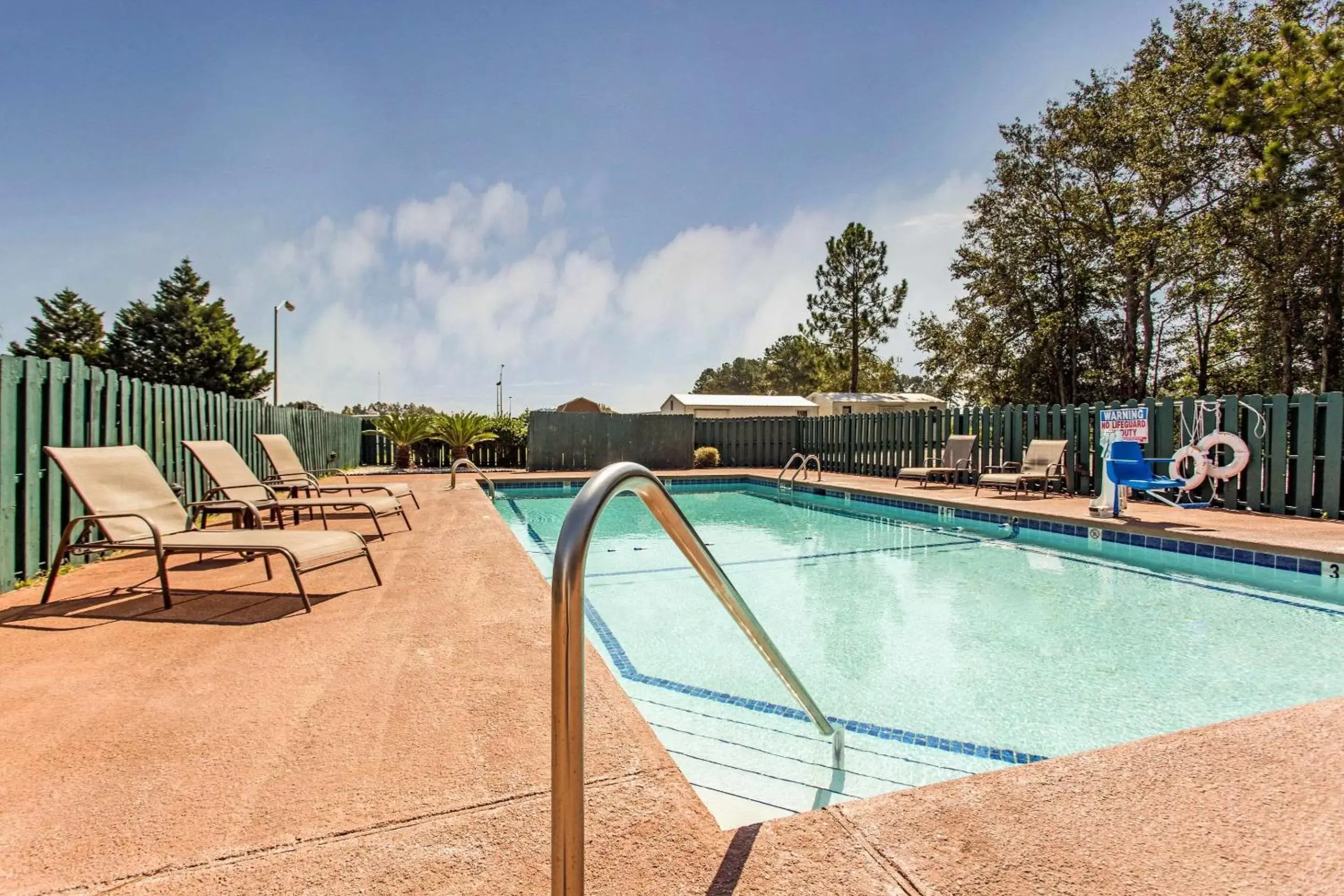 On site, Swimming Pool in Quality Inn & Suites Vidalia