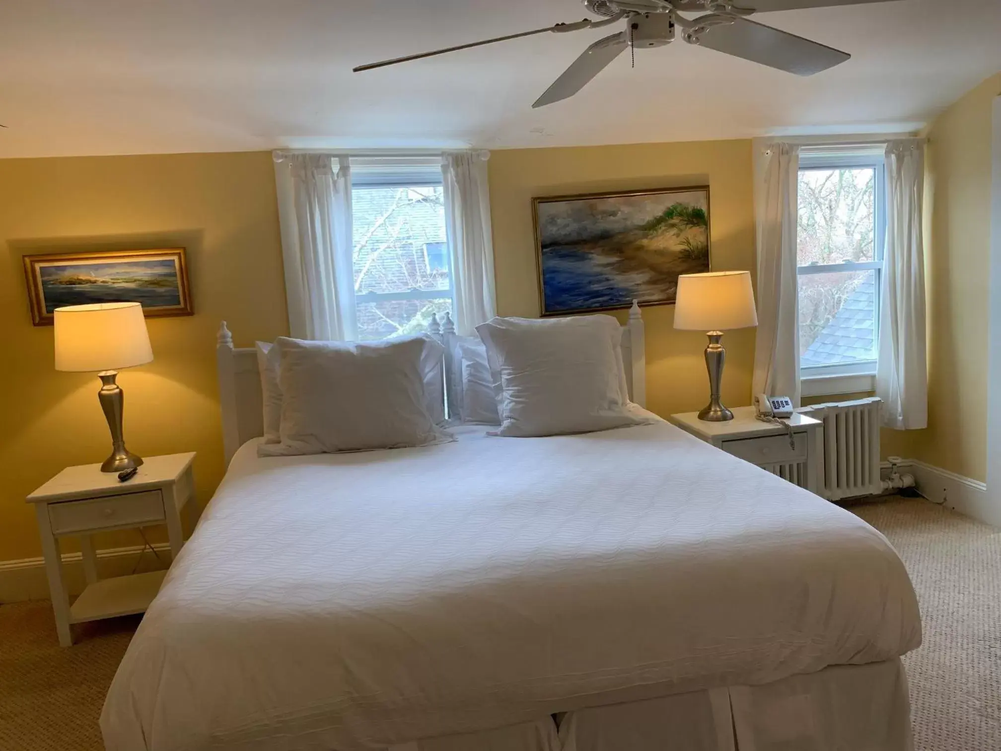 Lee Room in Belfry Inn and Bistro Lee Room in Belfry Inn and Bistro