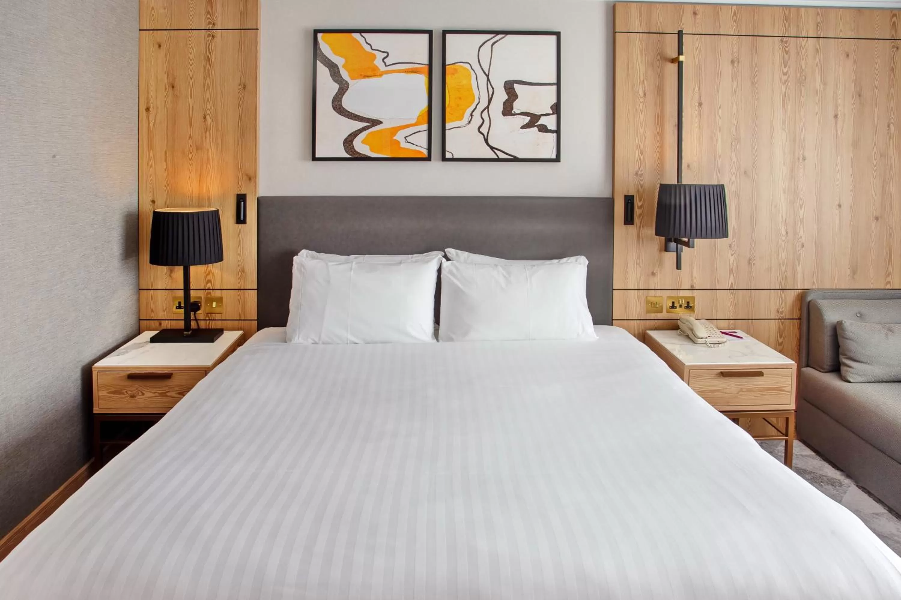 Photo of the whole room, Bed in Crowne Plaza Marlow by IHG