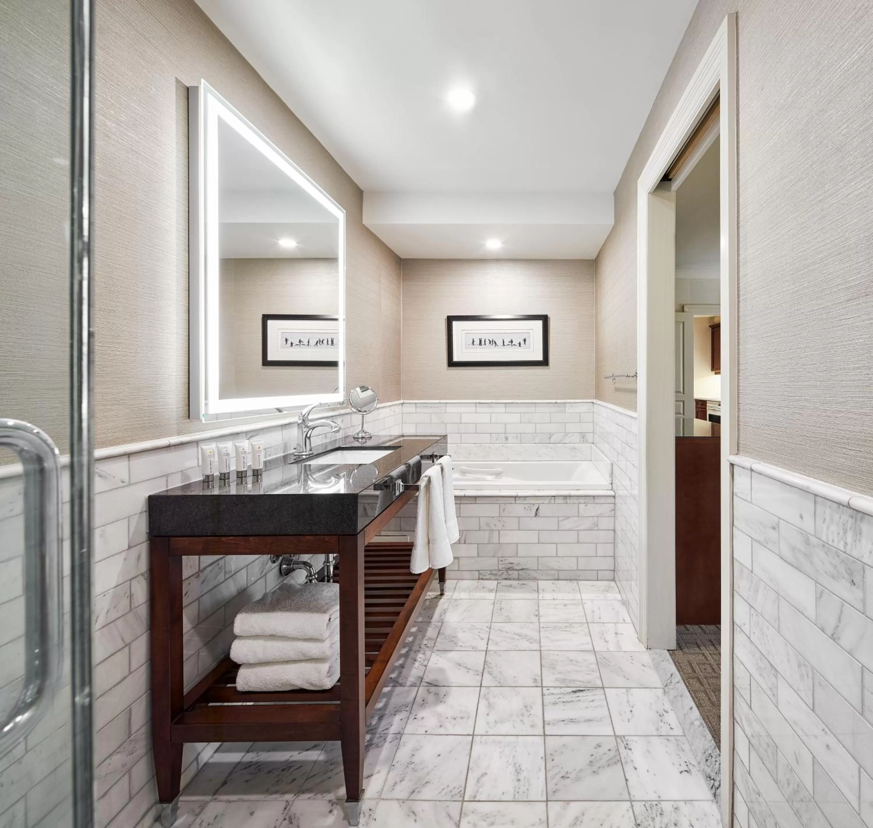 Bath in Lord Elgin Hotel