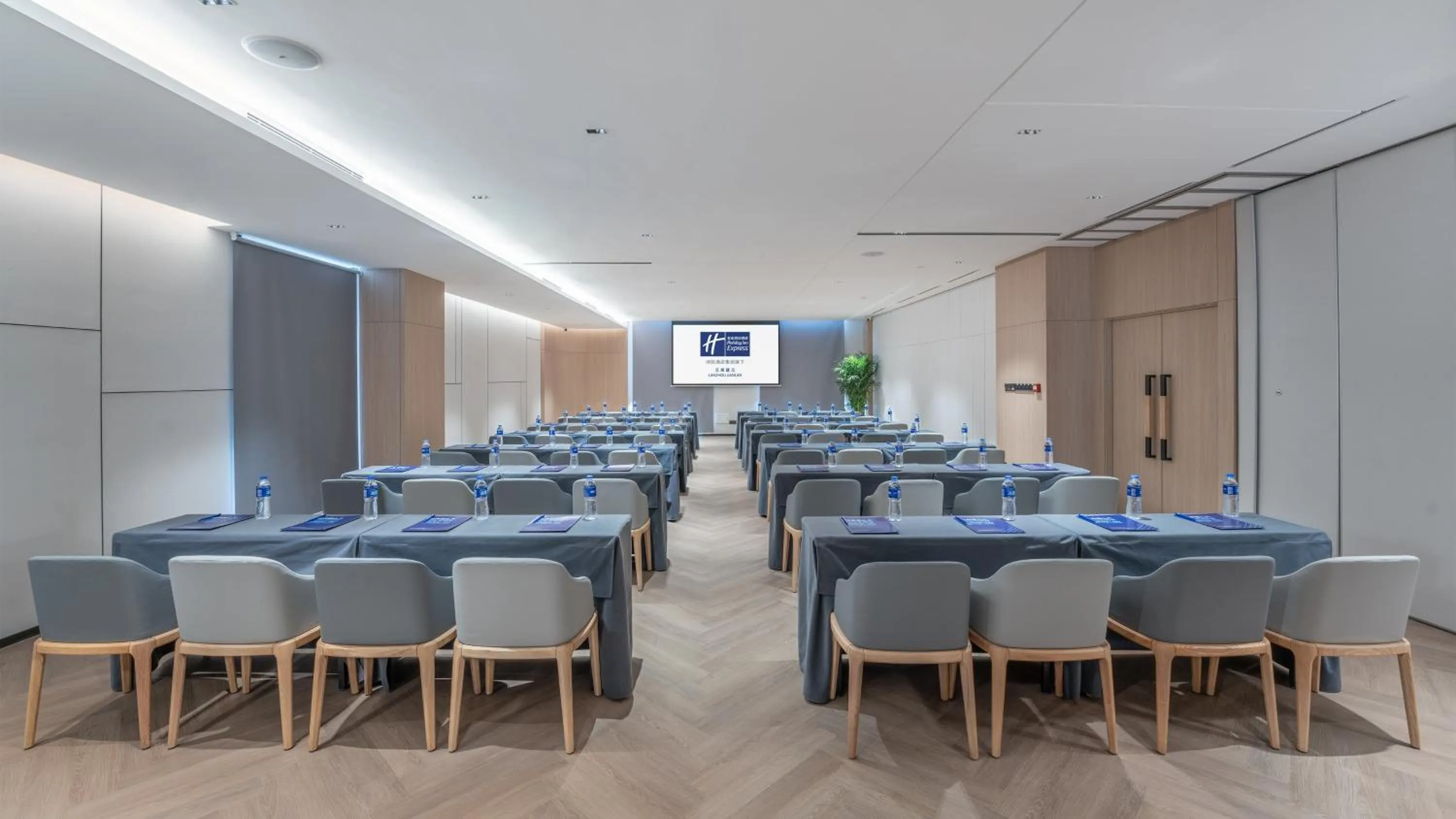 Meeting/conference room in Holiday Inn Express Lanzhou Jianlan, an IHG Hotel