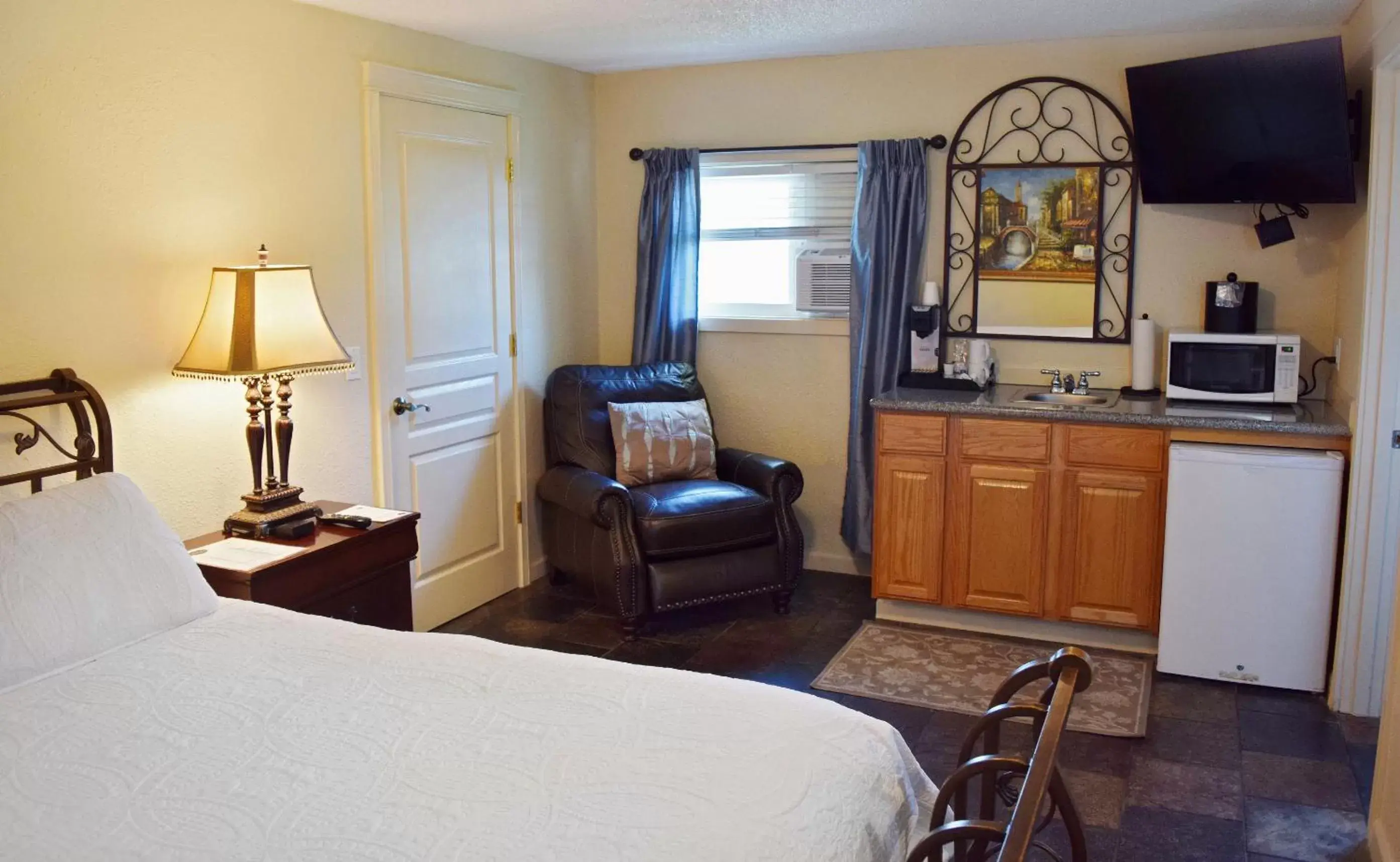 Seating Area in Silverton Inn & Suites