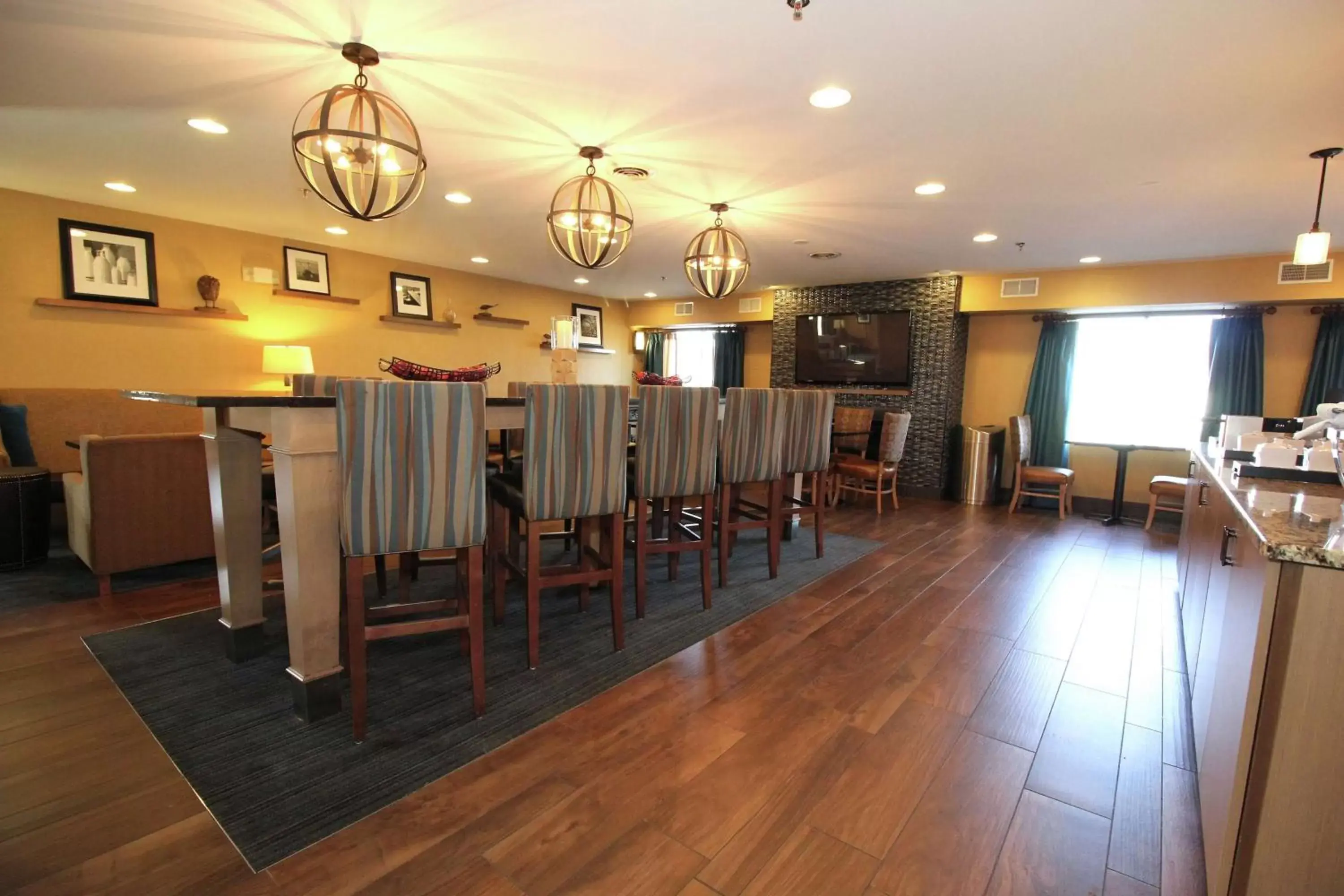 Dining area, Restaurant/Places to Eat in Hampton Inn Sandusky-Central