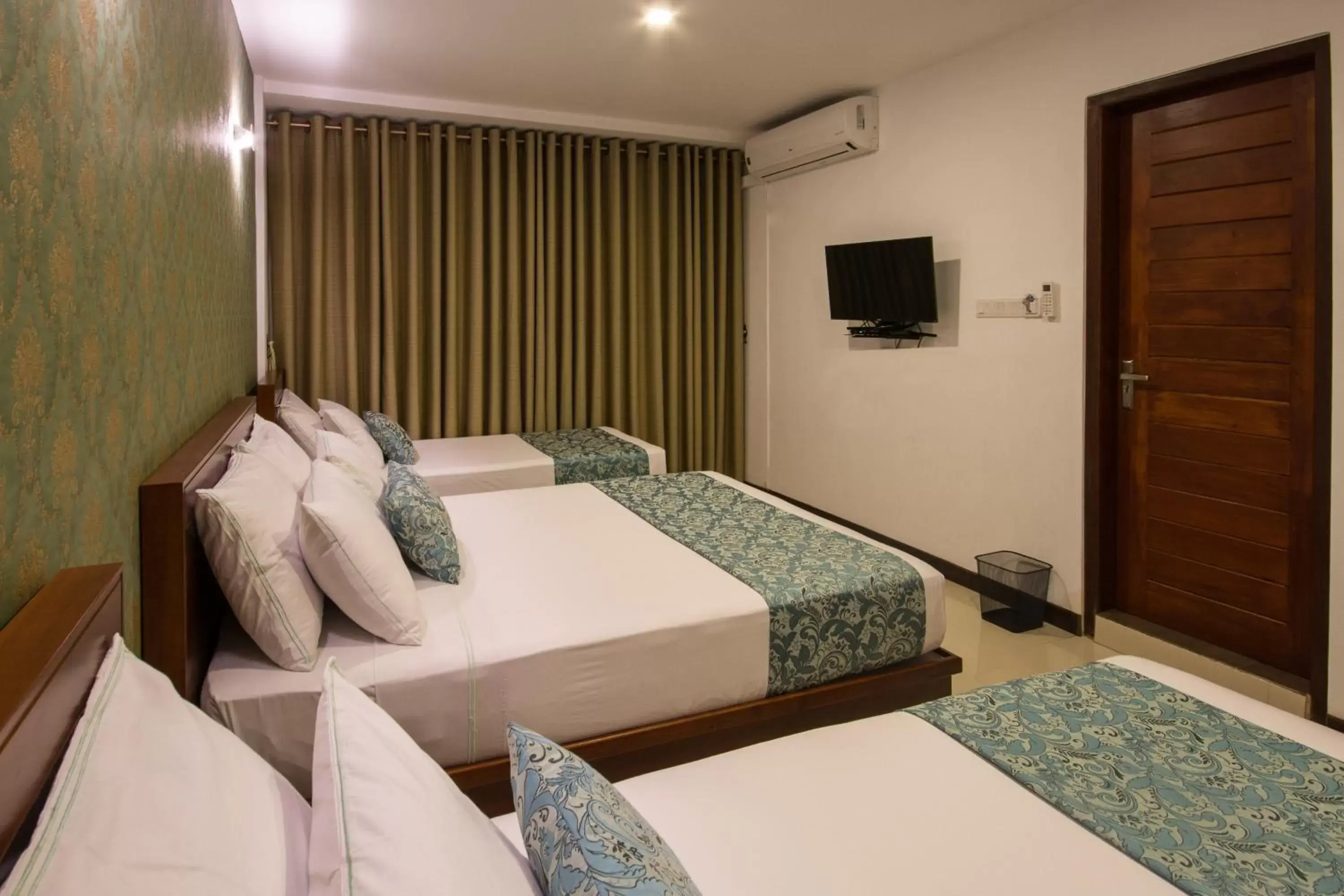 TV and multimedia, Bed in Ceyloni City Hotel