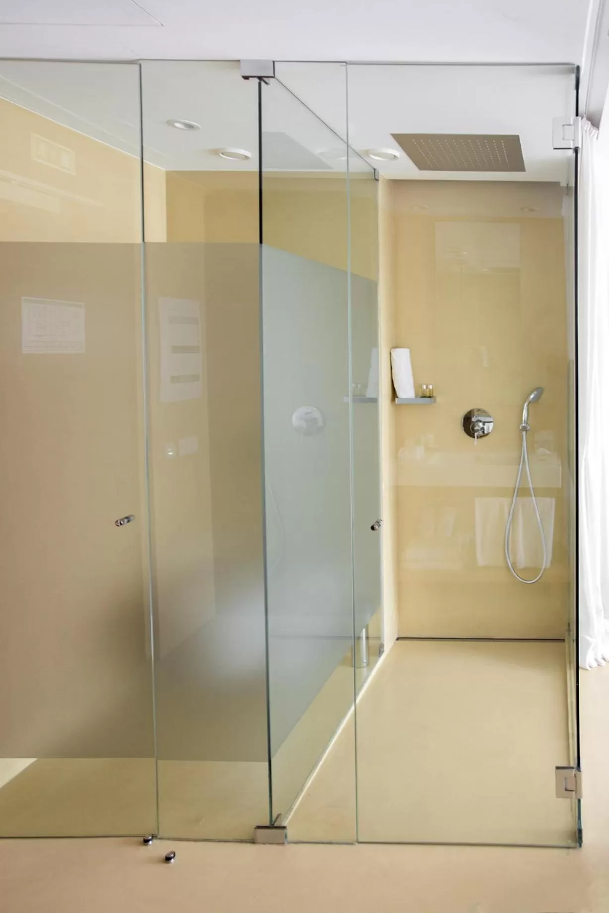 Bathroom in Lagos Avenida Hotel