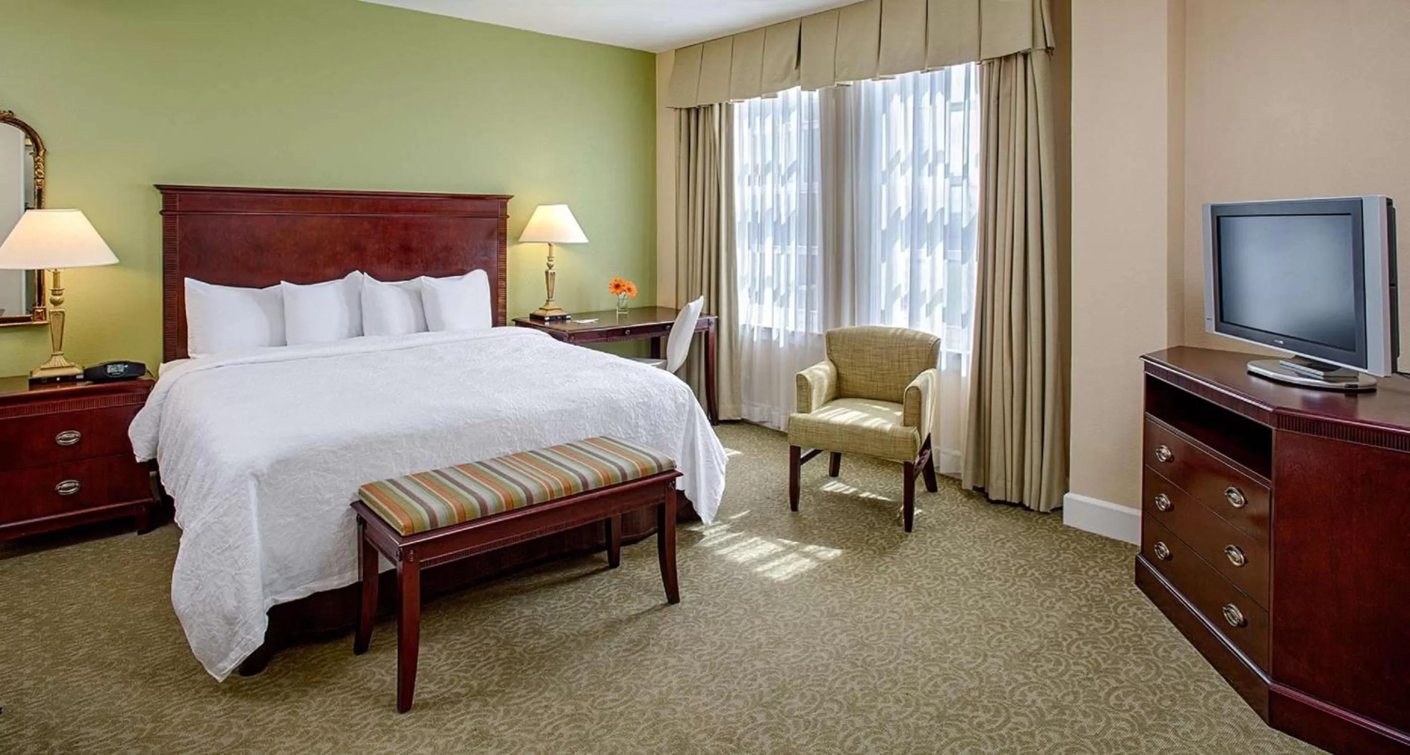 Bed in Hampton Inn & Suites Birmingham-Downtown-Tutwiler