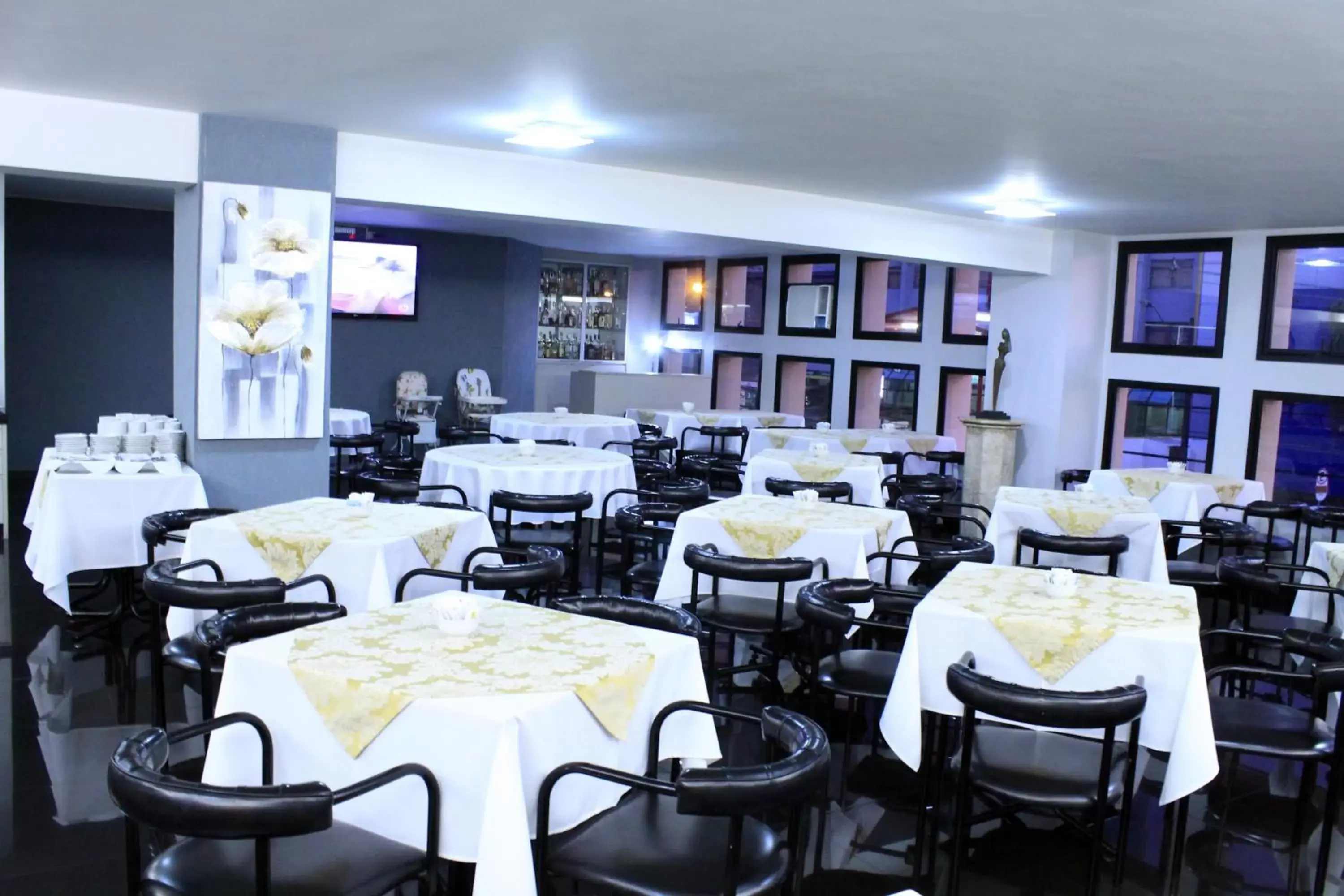 Restaurant/Places to Eat in Nacional Inn Curitiba Torres