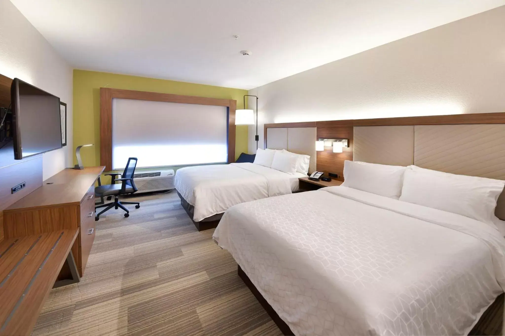 Photo of the whole room, Bed in Holiday Inn Express & Suites - Millersburg, an IHG Hotel