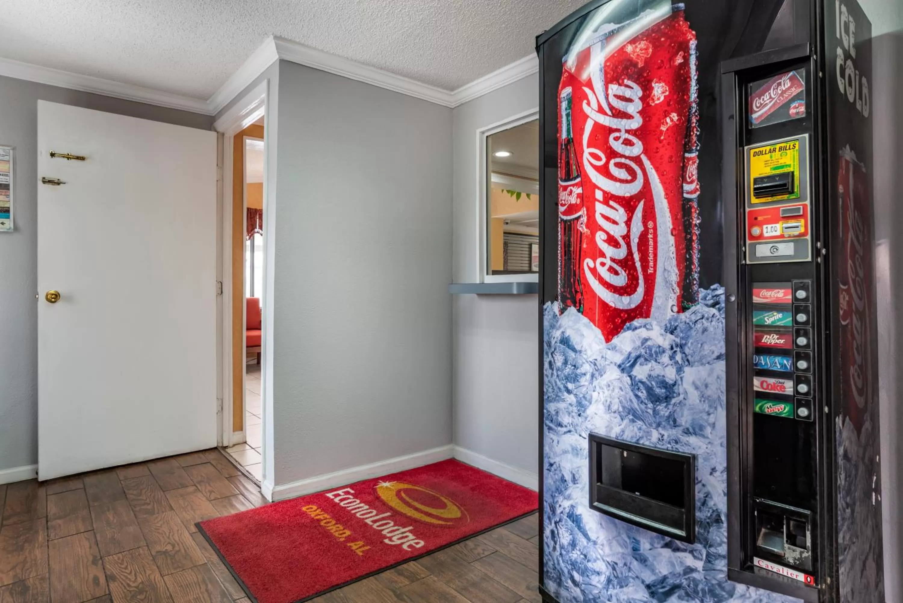 vending machine in Econo Lodge Oxford near Choccolocco Park