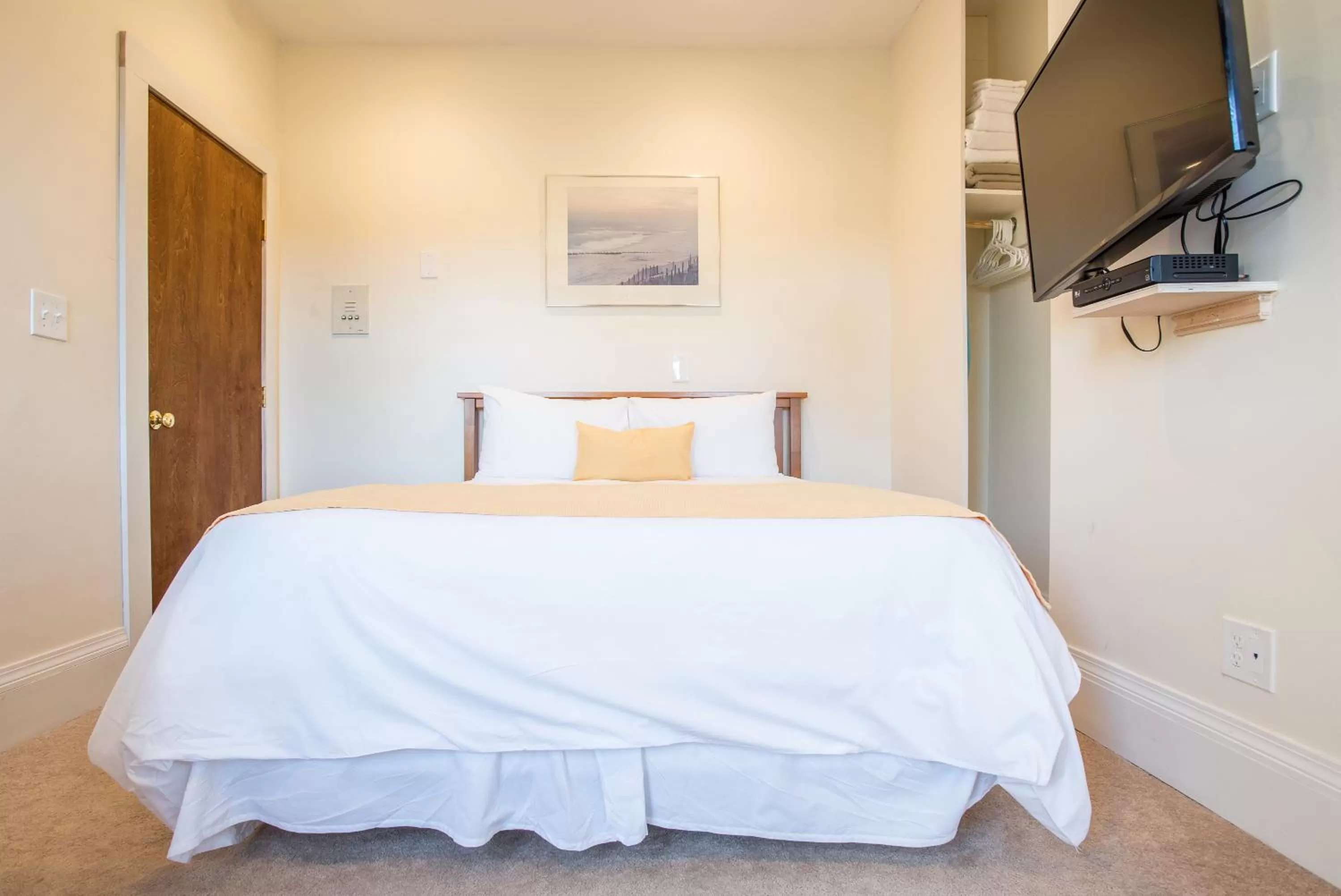 Double Room with Shared Bathroom in Copley House