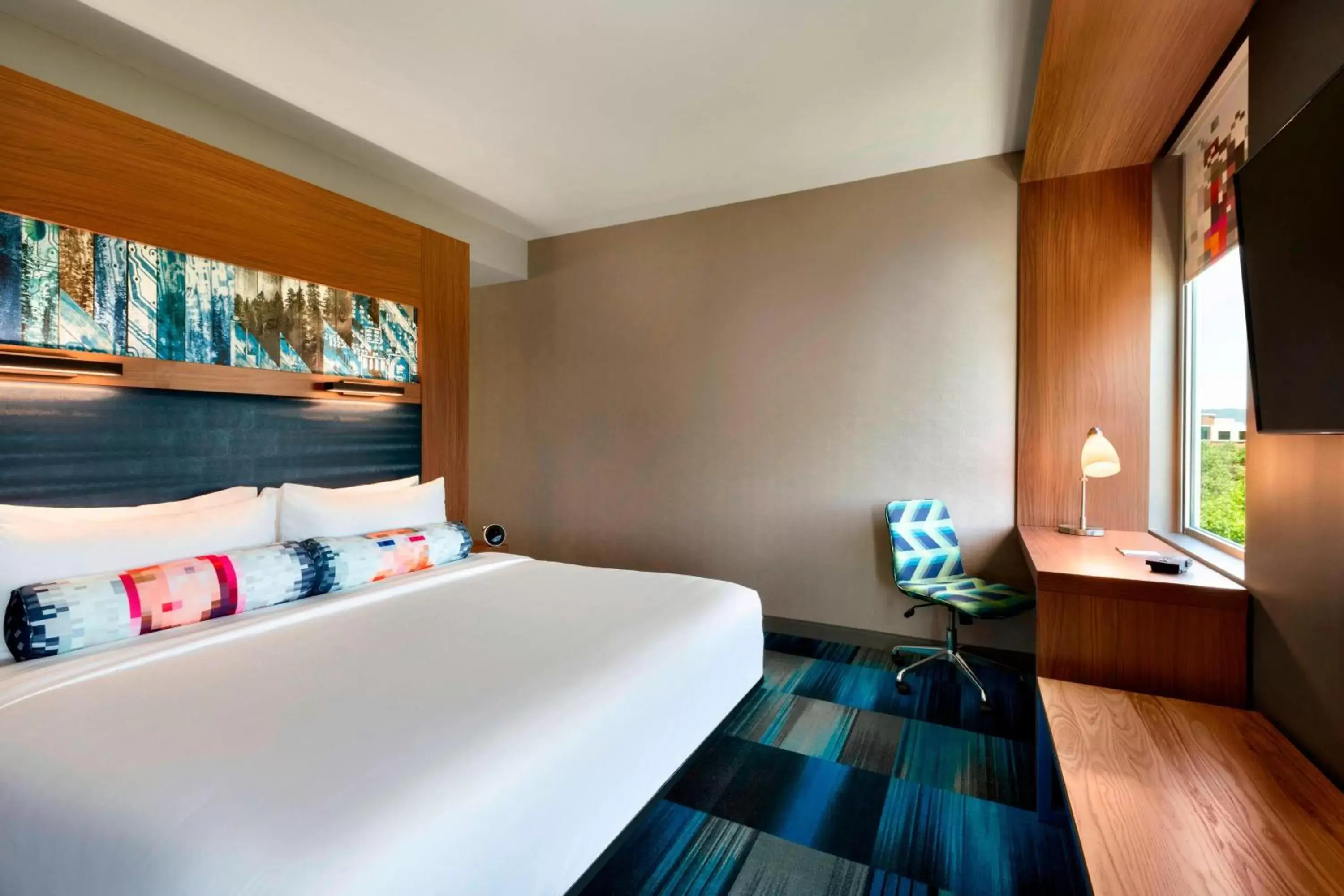 Photo of the whole room, Bed in Aloft Hillsboro-Beaverton