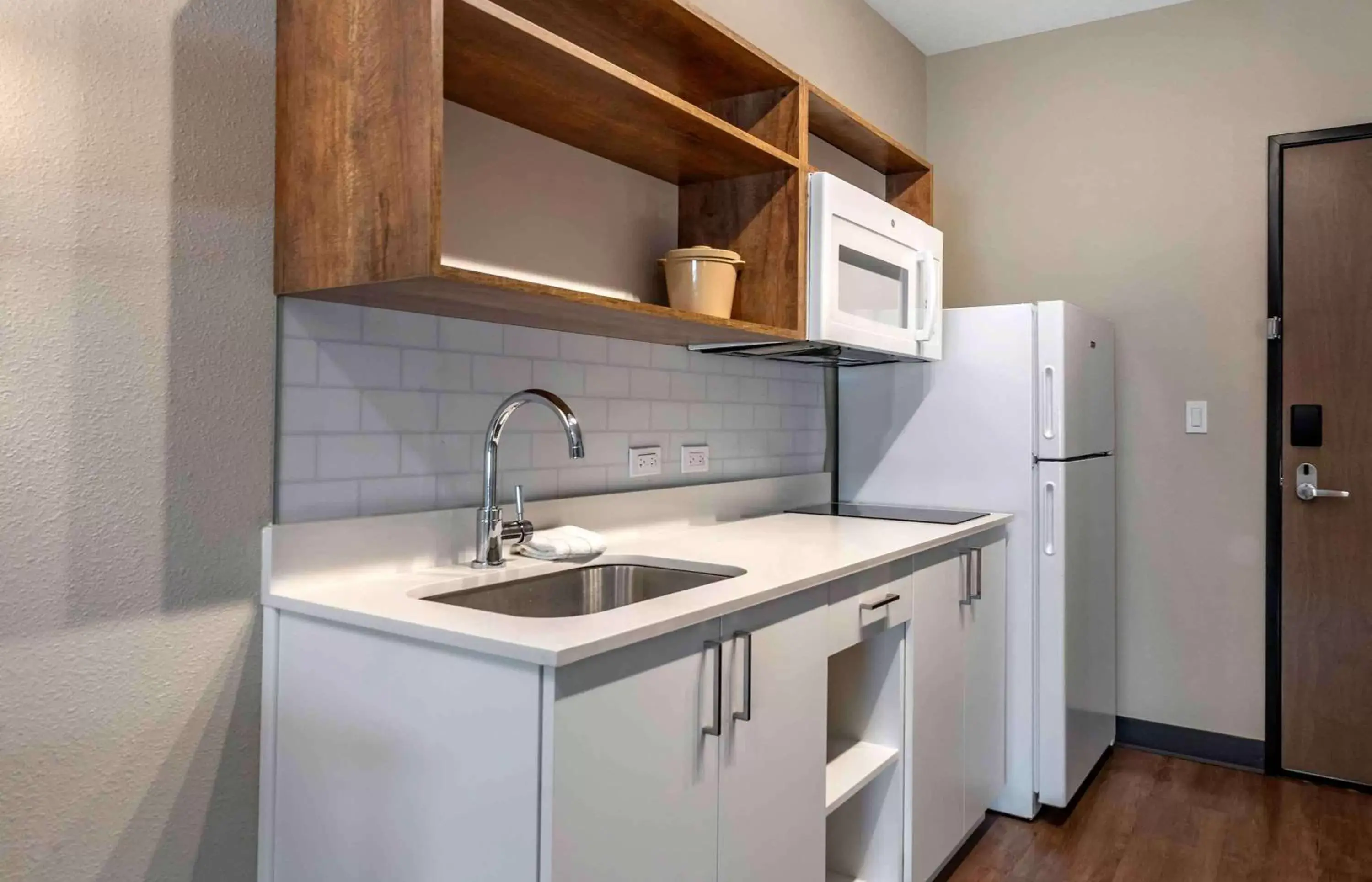 Bedroom, Kitchen/Kitchenette in Extended Stay America Premier Suites - Port Charlotte - I-75