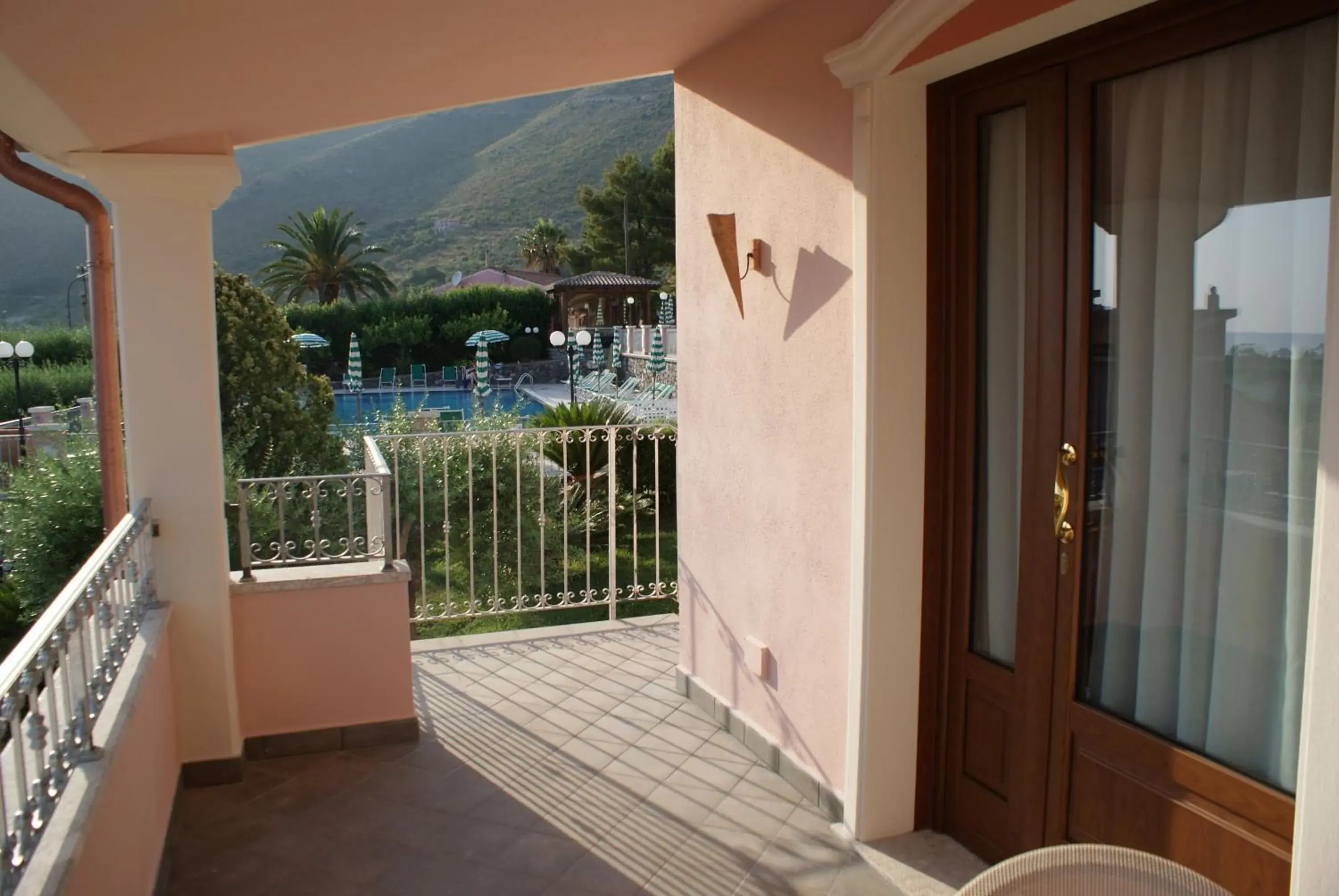 Facade/entrance, Balcony/Terrace in Hotel Ristorante Borgo La Tana