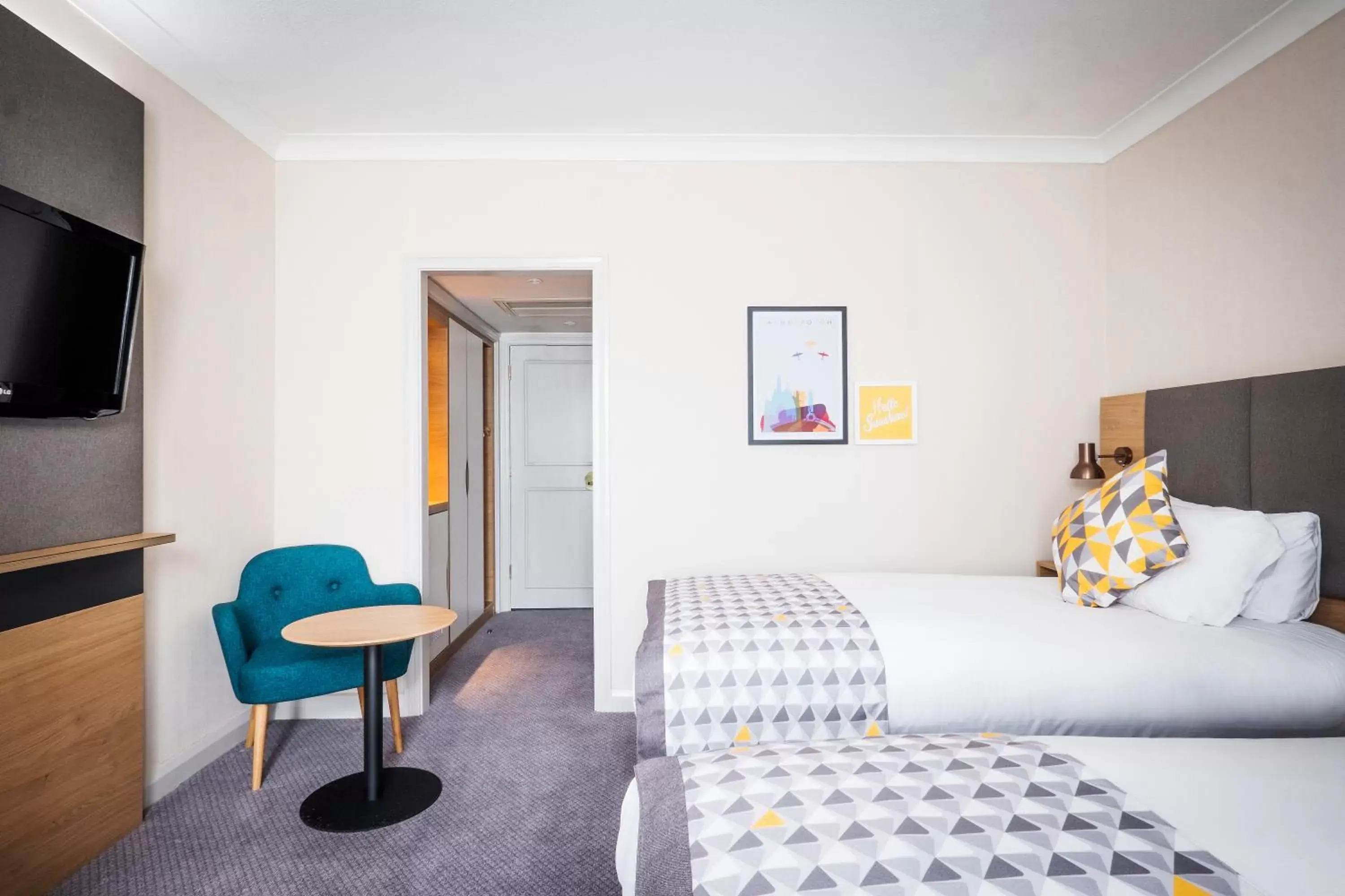 Bed, Room Photo in Holiday Inn Farnborough, an IHG Hotel