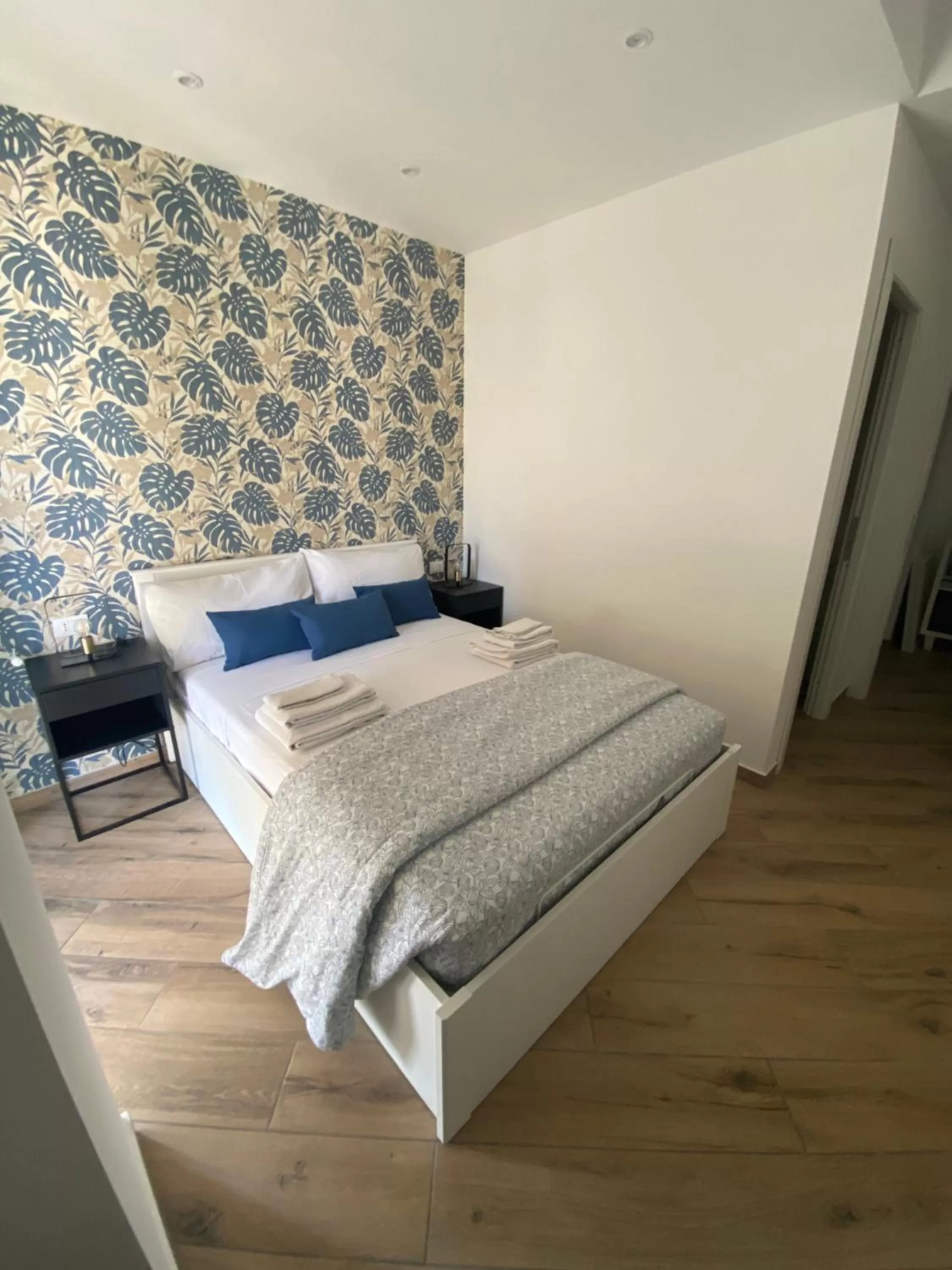 Photo of the whole room, Bed in Appia Garden