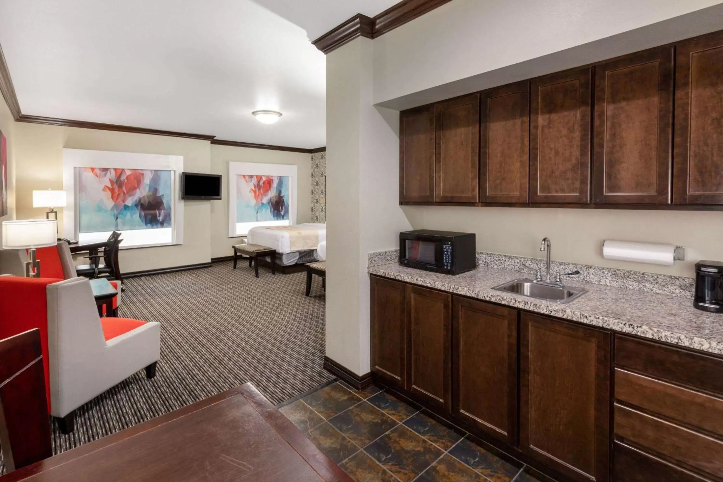 Photo of the whole room, Kitchen/Kitchenette in Hawthorn Suites by Wyndham Lubbock