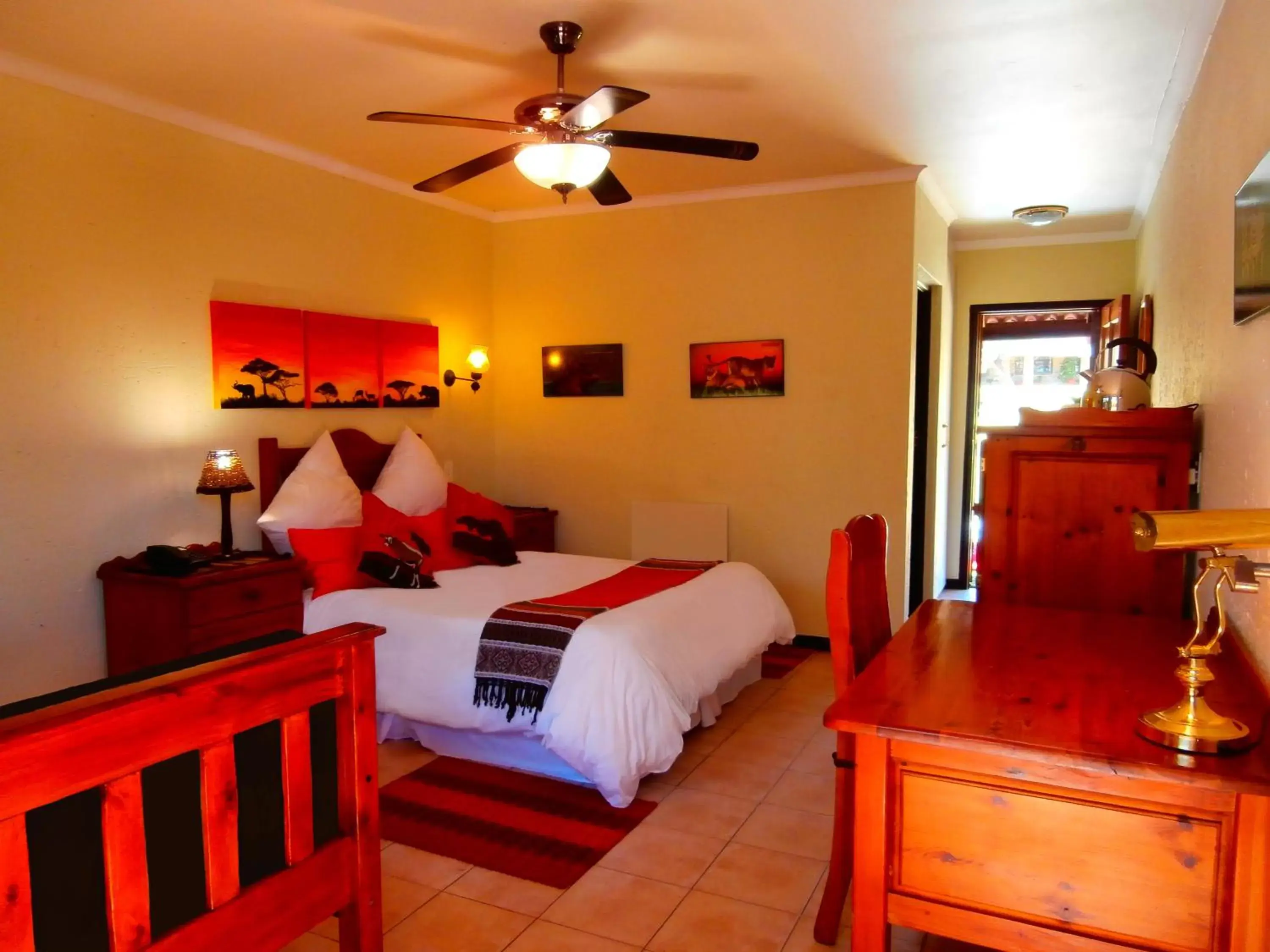 Bedroom, Bed in African Footprints Lodge