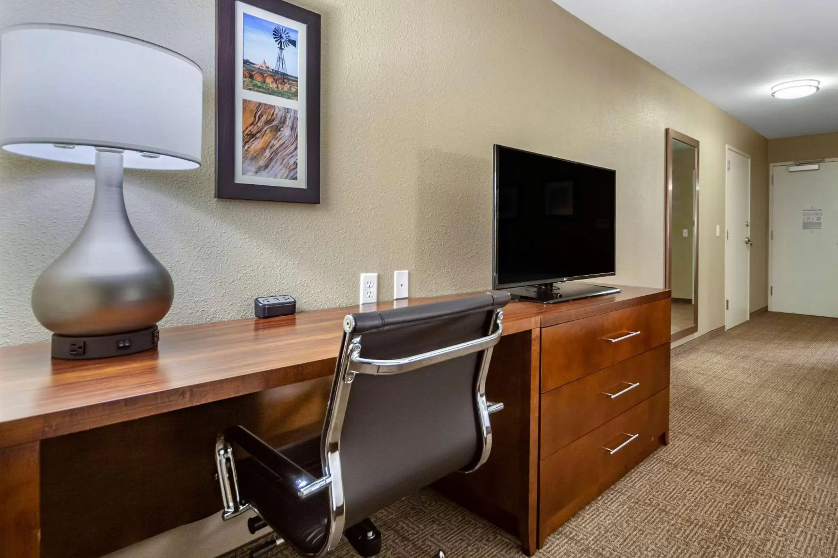Photo of the whole room, TV/Entertainment Center in Comfort Inn & Suites Sidney I-80