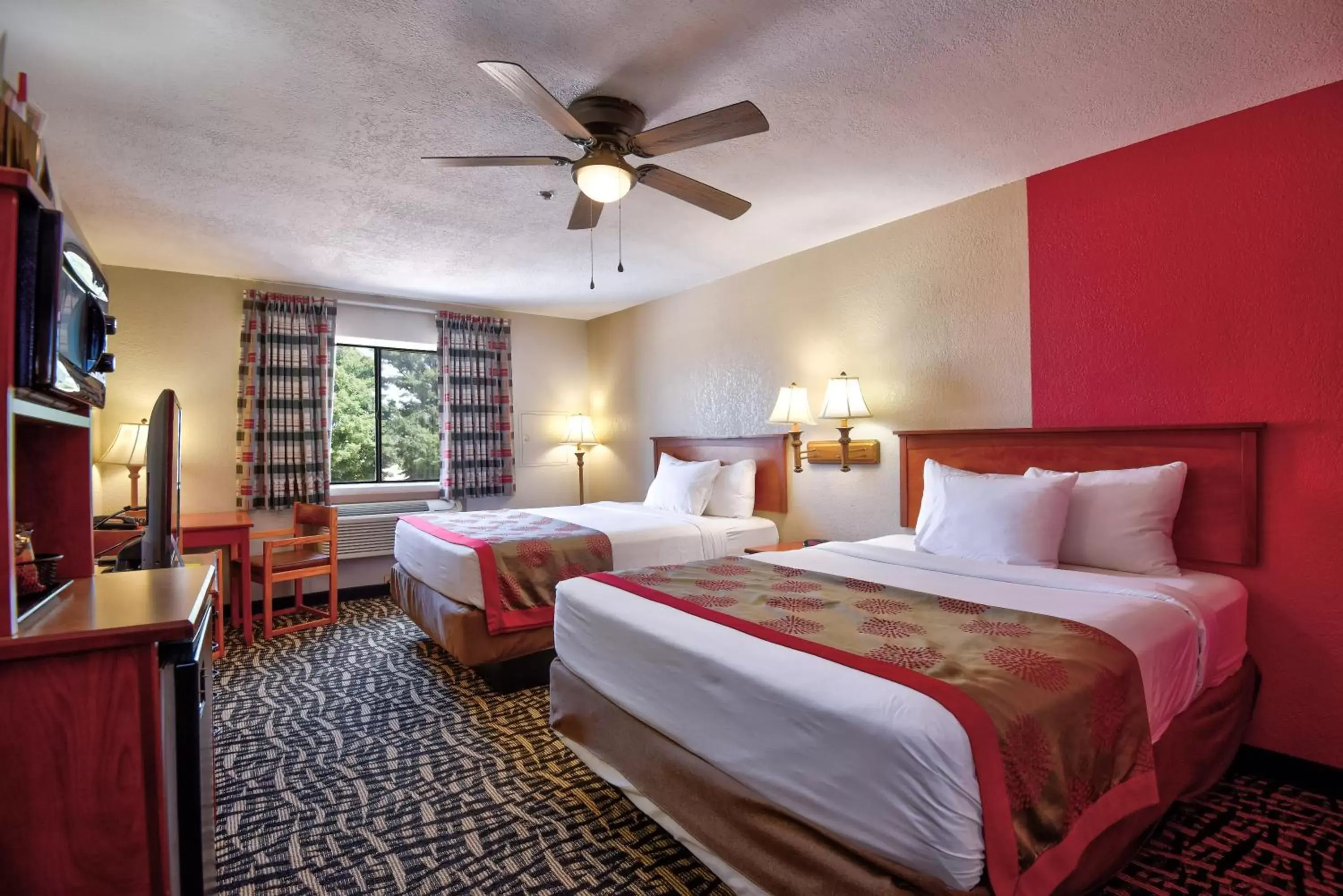 Guests, Bed in Ramada by Wyndham Oklahoma City Airport North