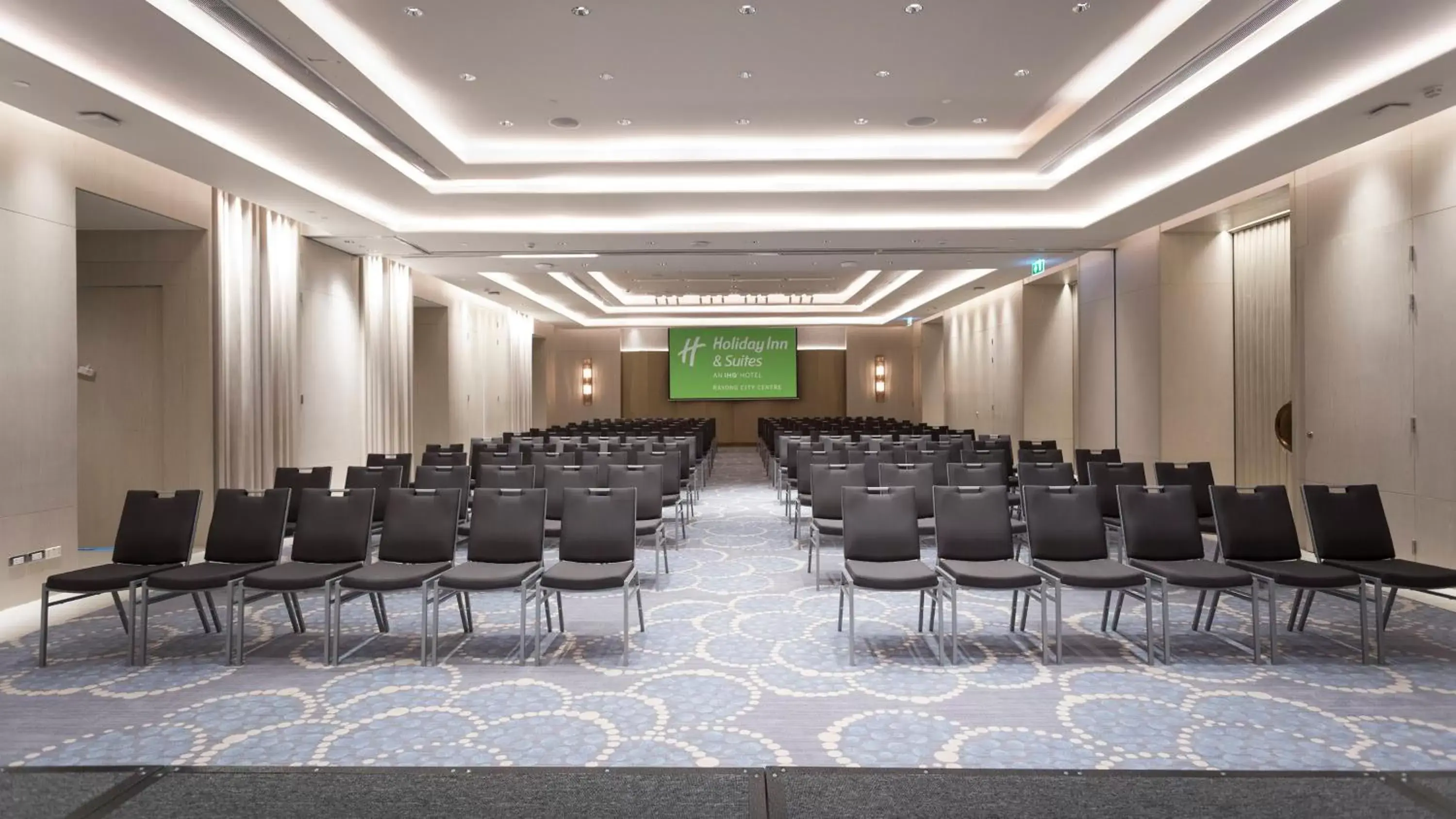 Meeting/conference room in Holiday Inn & Suites Rayong City Centre, an IHG Hotel