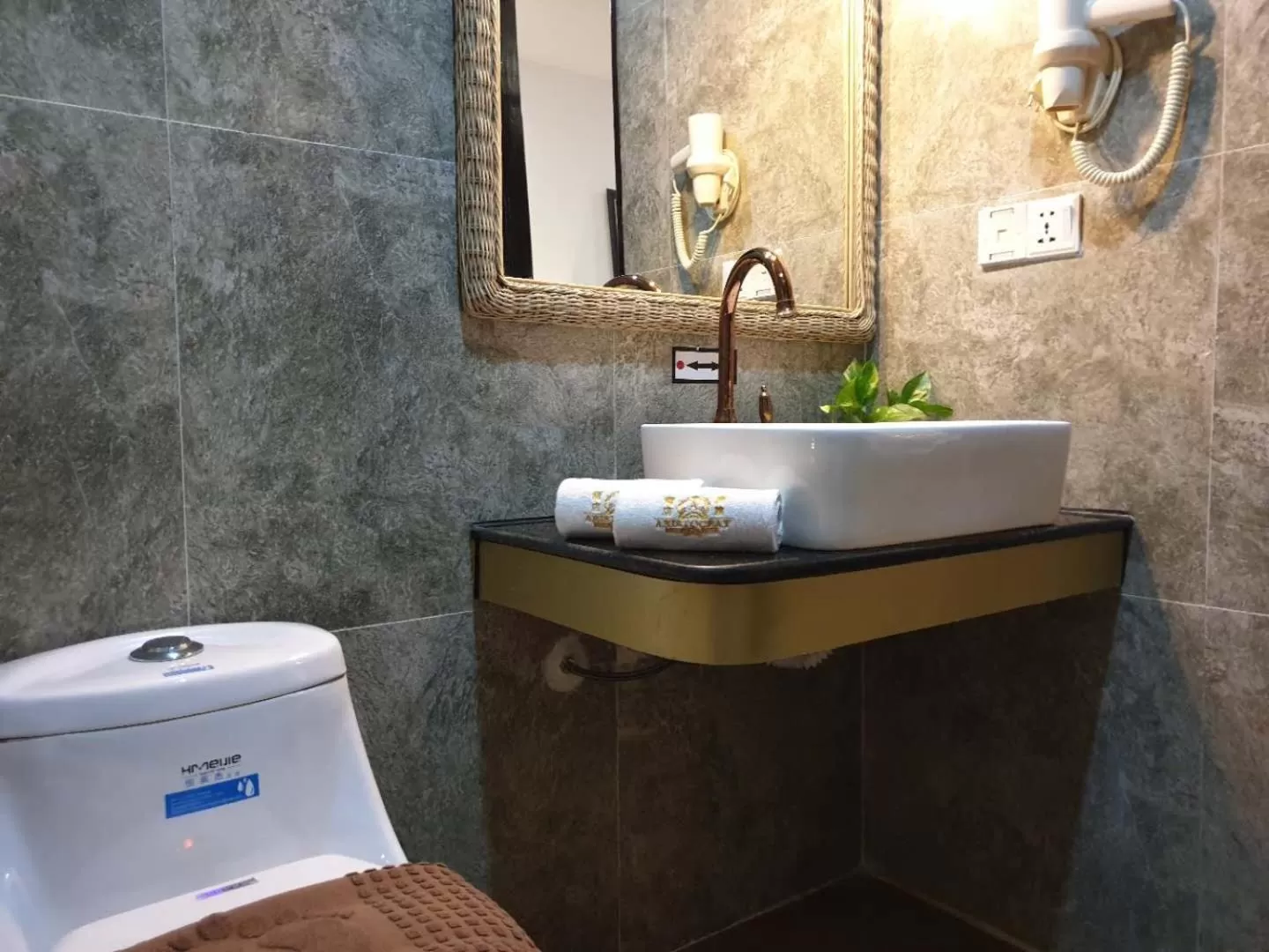 Toilet in Aristocrat Residence & Hotel