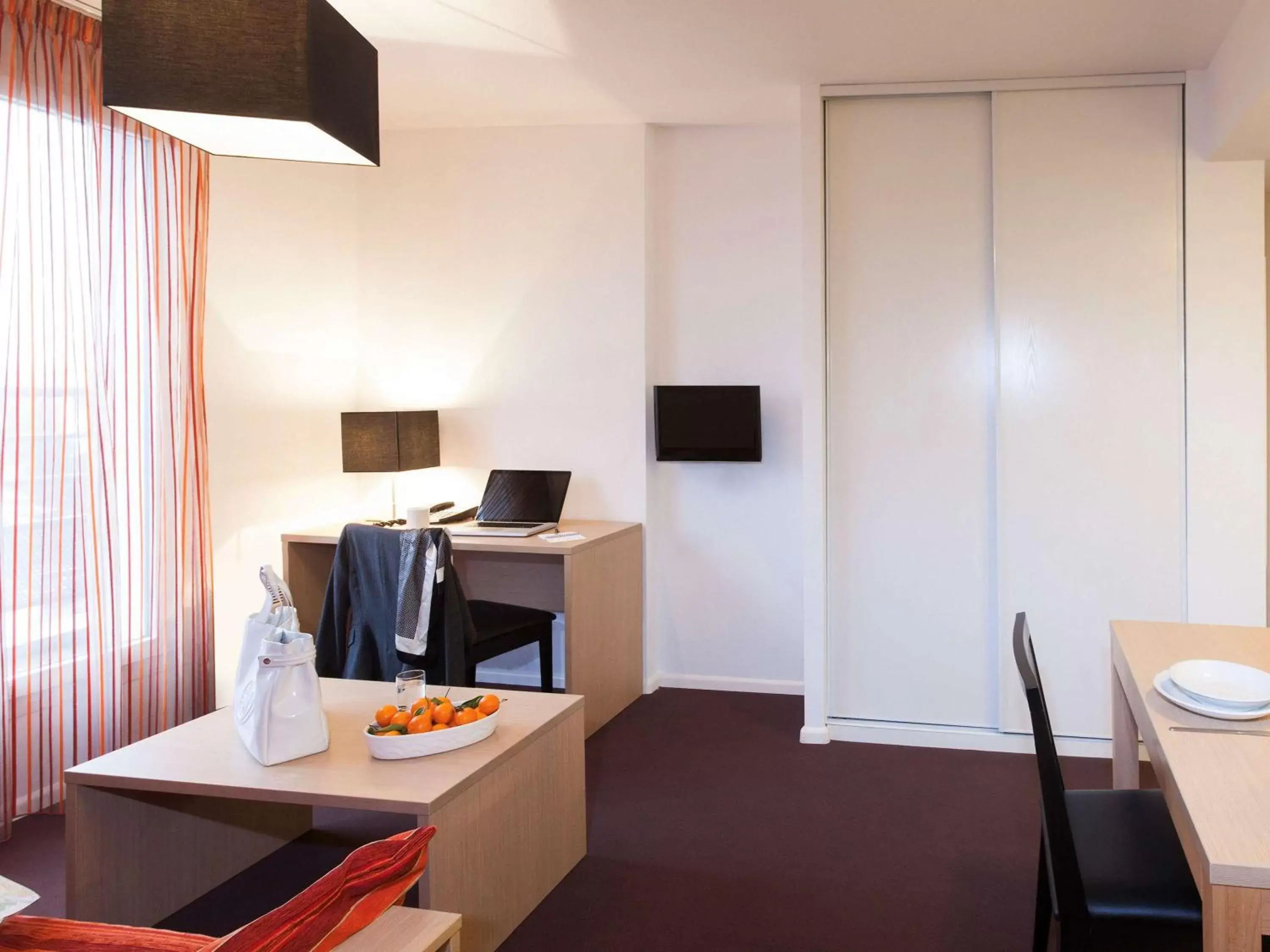 Photo of the whole room, TV/Entertainment Center in Aparthotel Adagio Access Saint Louis Bâle