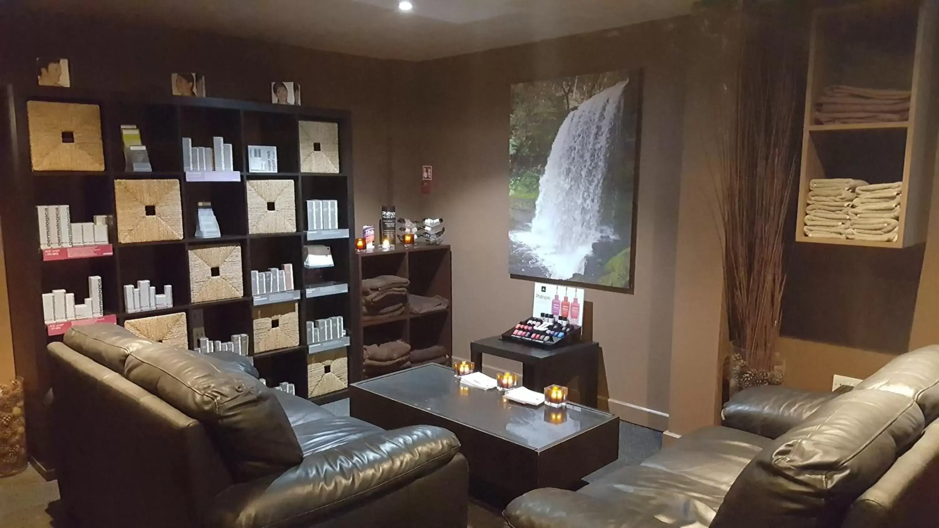 Massage, Lounge/Bar in Nant Ddu Lodge Hotel & Spa